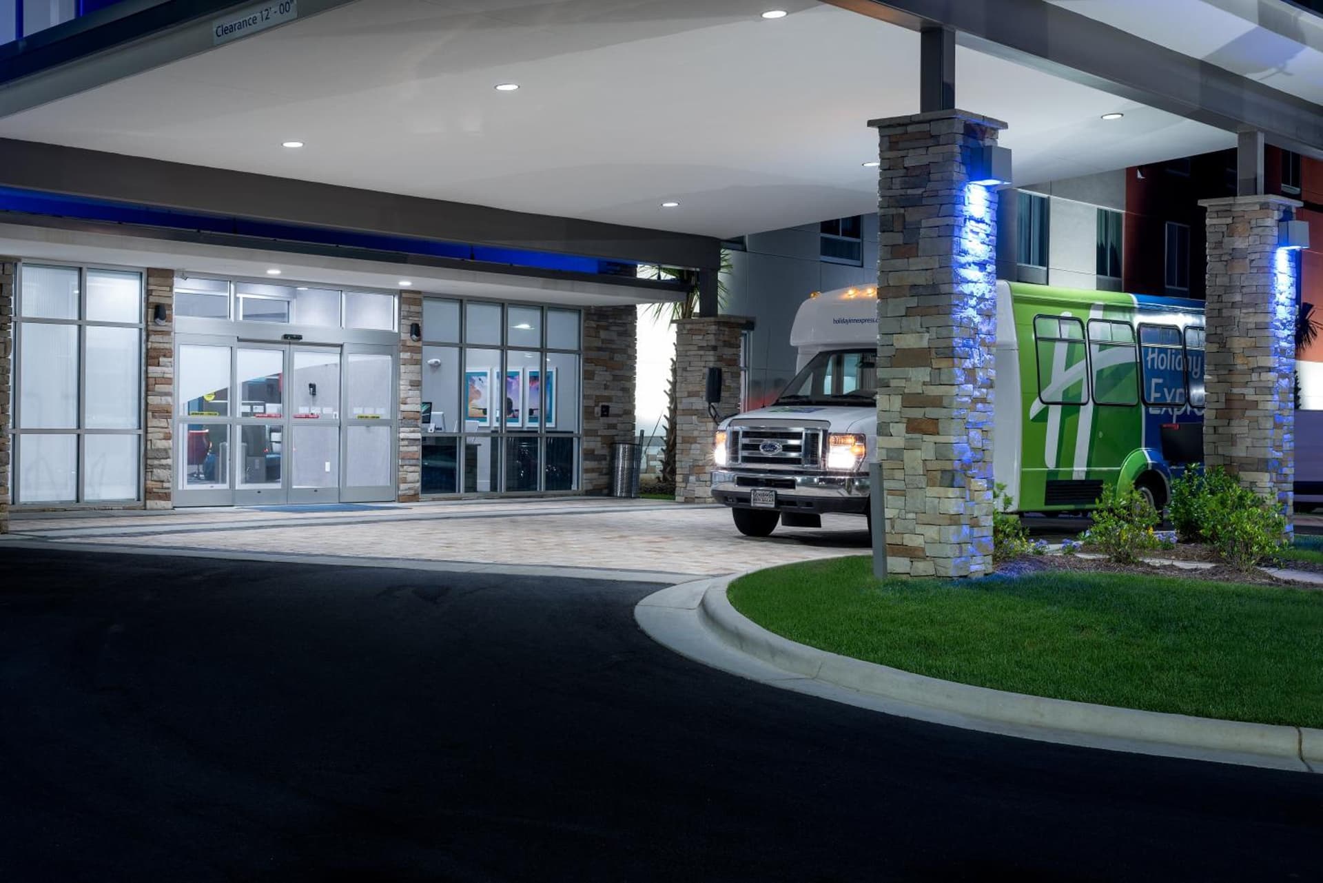 Holiday Inn Express & Suites - Charlotte Airport by IHG gallery photo in Charlotte, NC — image 57