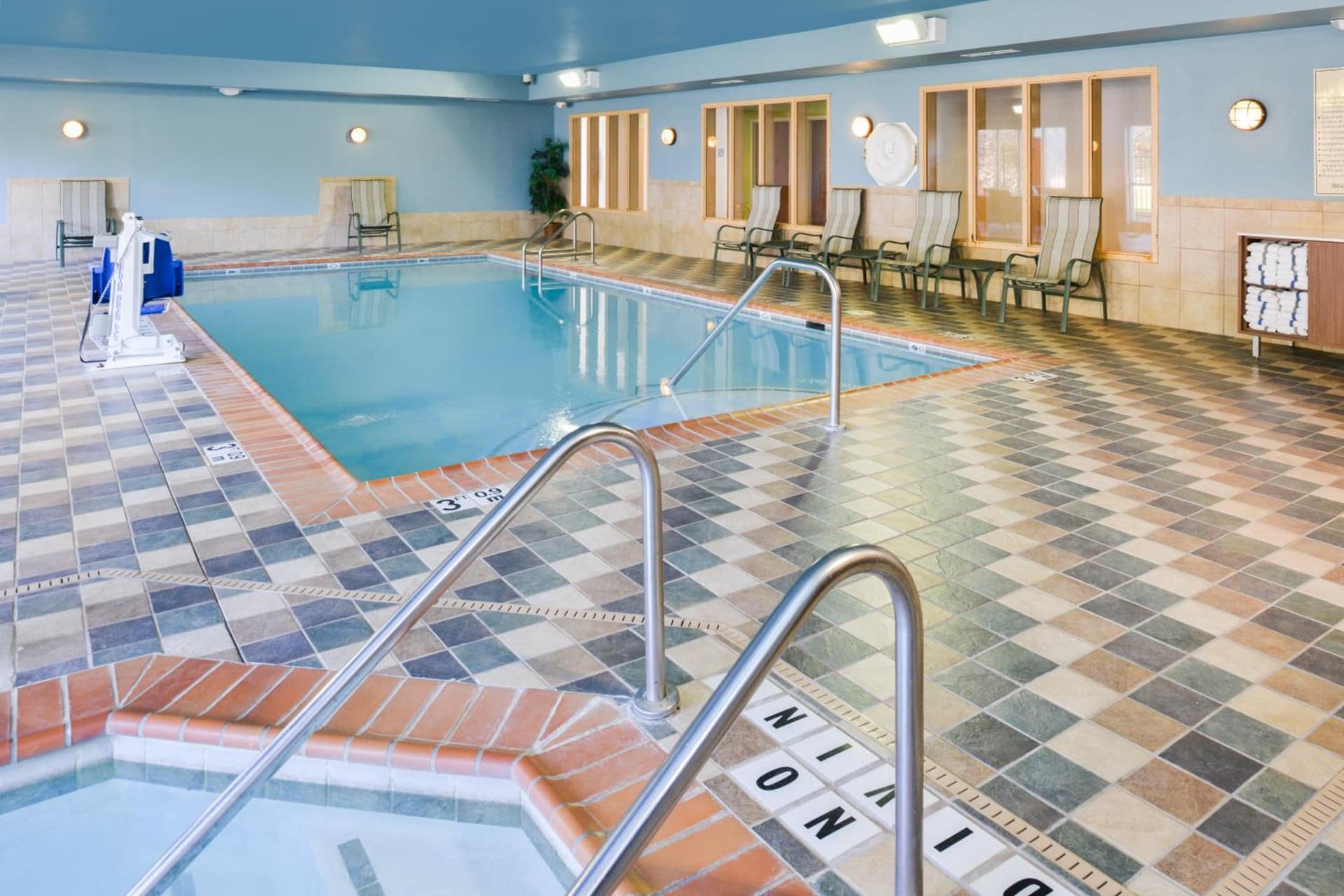 Holiday Inn Express Hotel & Suites Urbana-Champaign-U of I Area by IHG gallery photo in Champaign, IL — image 39