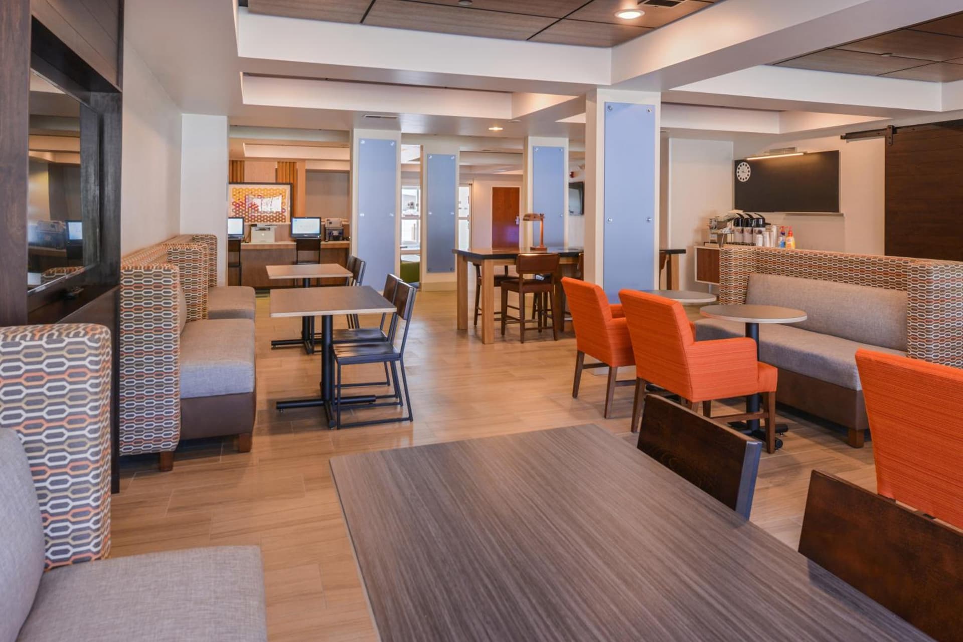 Holiday Inn Express Hotel & Suites Urbana-Champaign-U of I Area by IHG gallery photo in Champaign, IL — image 15