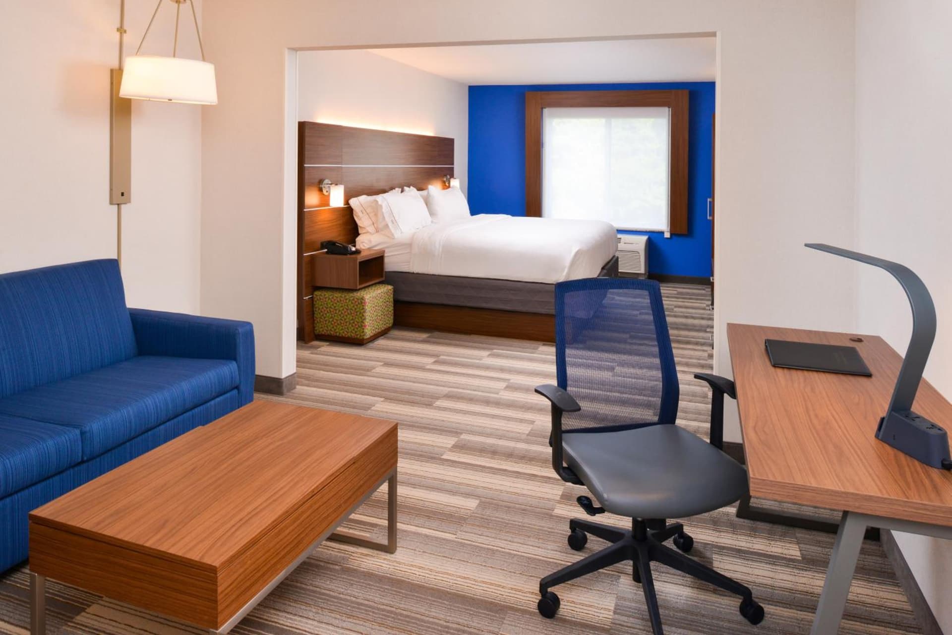 Holiday Inn Express Hotel & Suites Urbana-Champaign-U of I Area by IHG property views in Champaign, IL — gallery photo 3