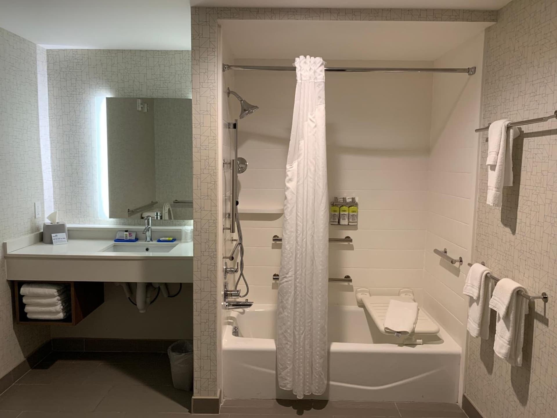 Holiday Inn Express & Suites Moore by IHG gallery photo in Moore, OK — image 41
