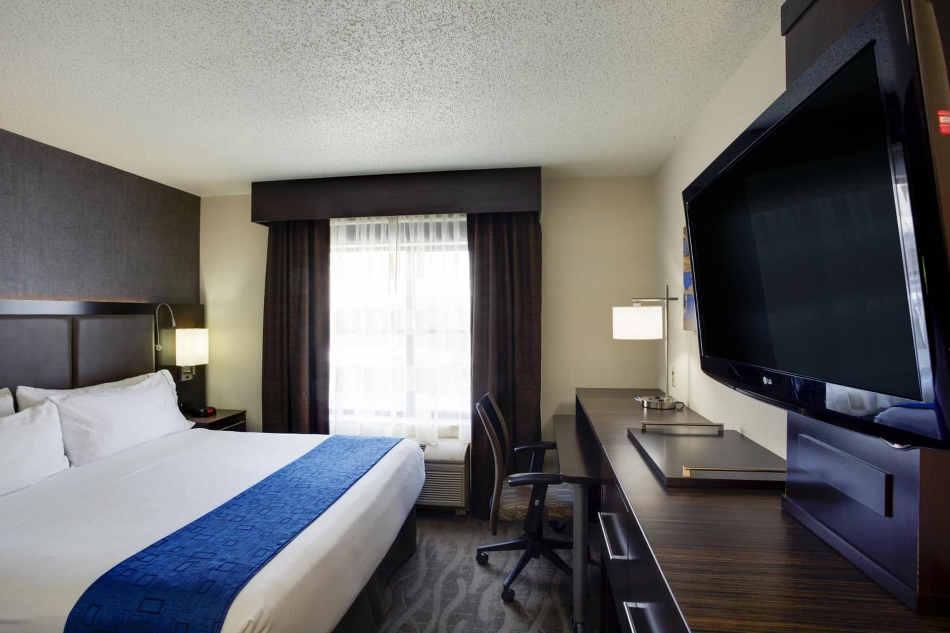 Holiday Inn Express Hotel & Suites Meadowlands Area by IHG gallery photo in Carlstadt, NJ — image 19