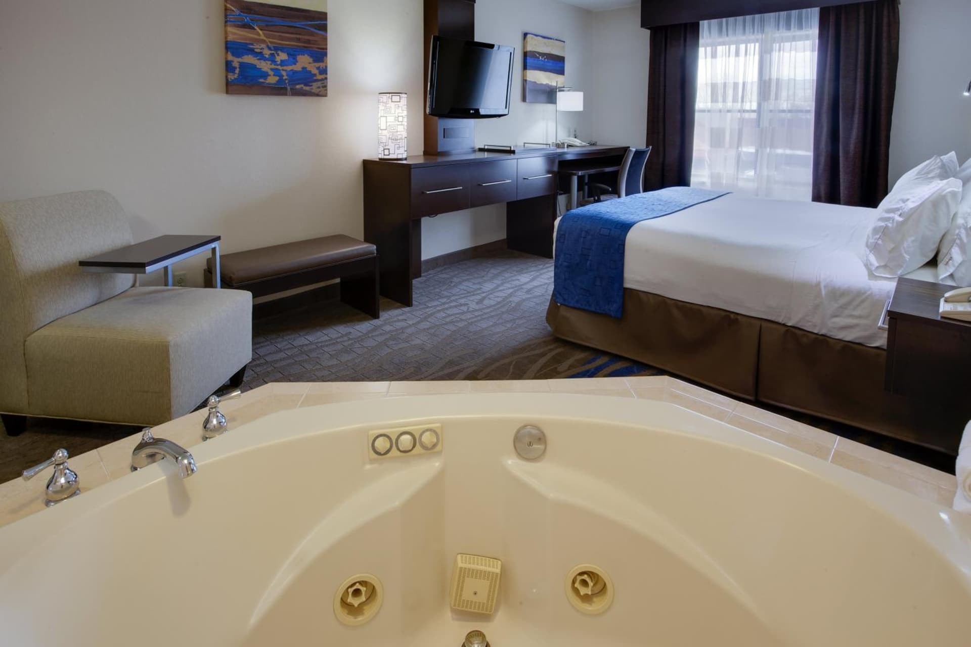 Holiday Inn Express Hotel & Suites Meadowlands Area by IHG gallery photo in Carlstadt, NJ — image 25