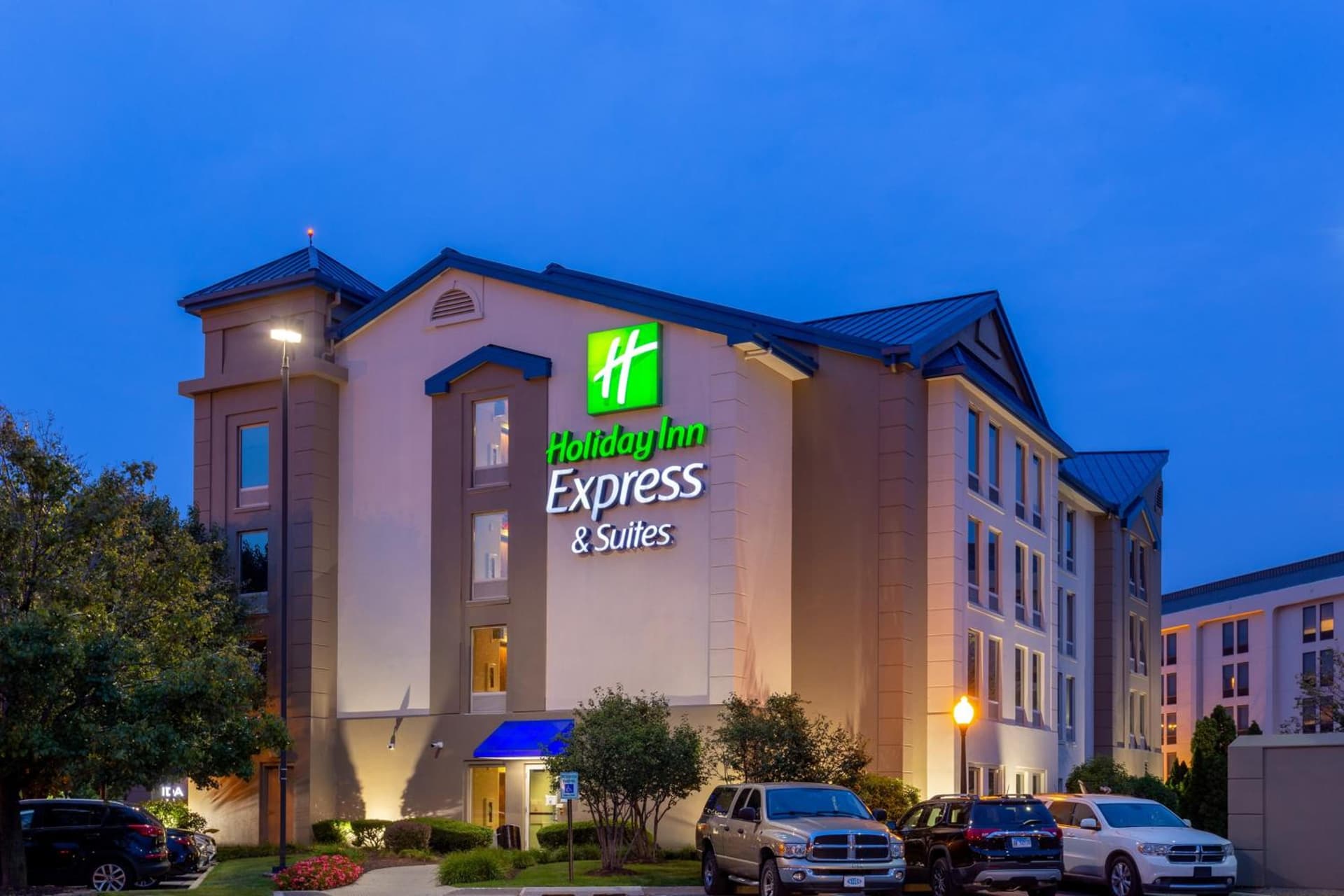 Holiday Inn Express & Suites Chicago-Midway Airport by IHG featured exterior or lobby in Bedford Park, IL — similar hotel
