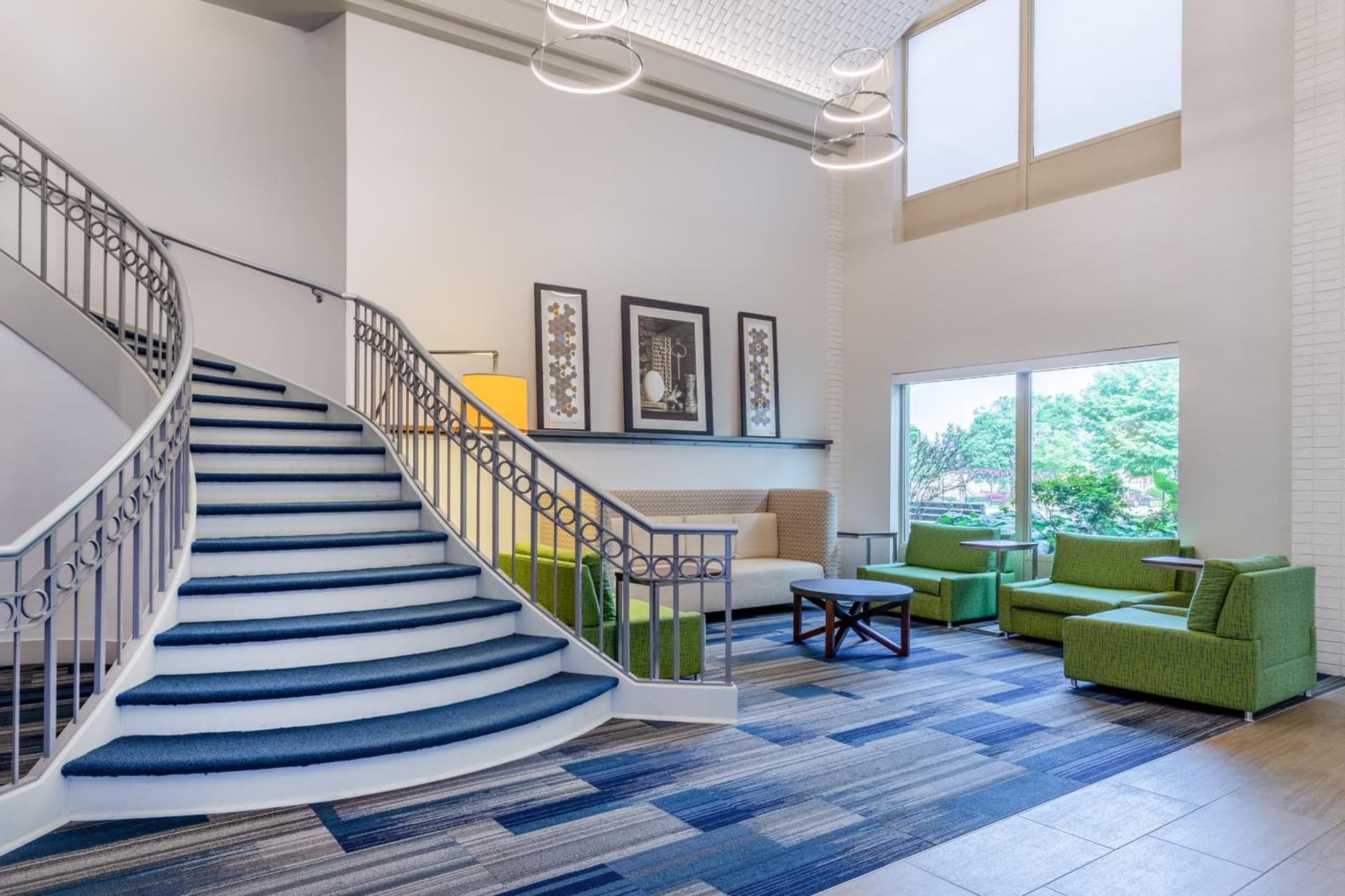 Holiday Inn Express & Suites Chicago-Midway Airport by IHG property views in Bedford Park, IL — gallery photo 3