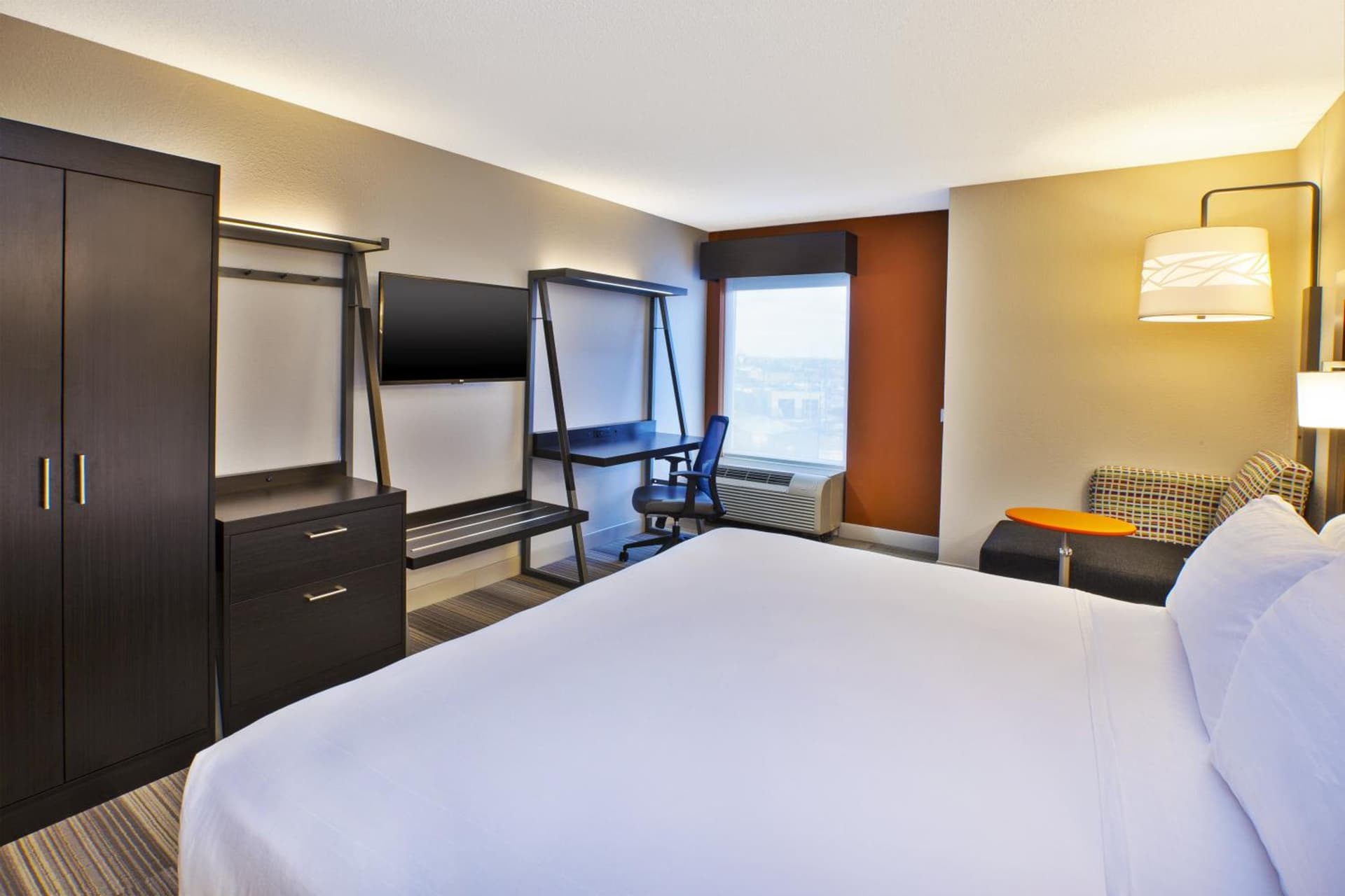Holiday Inn Express & Suites Chicago-Midway Airport by IHG gallery photo in Bedford Park, IL — image 36