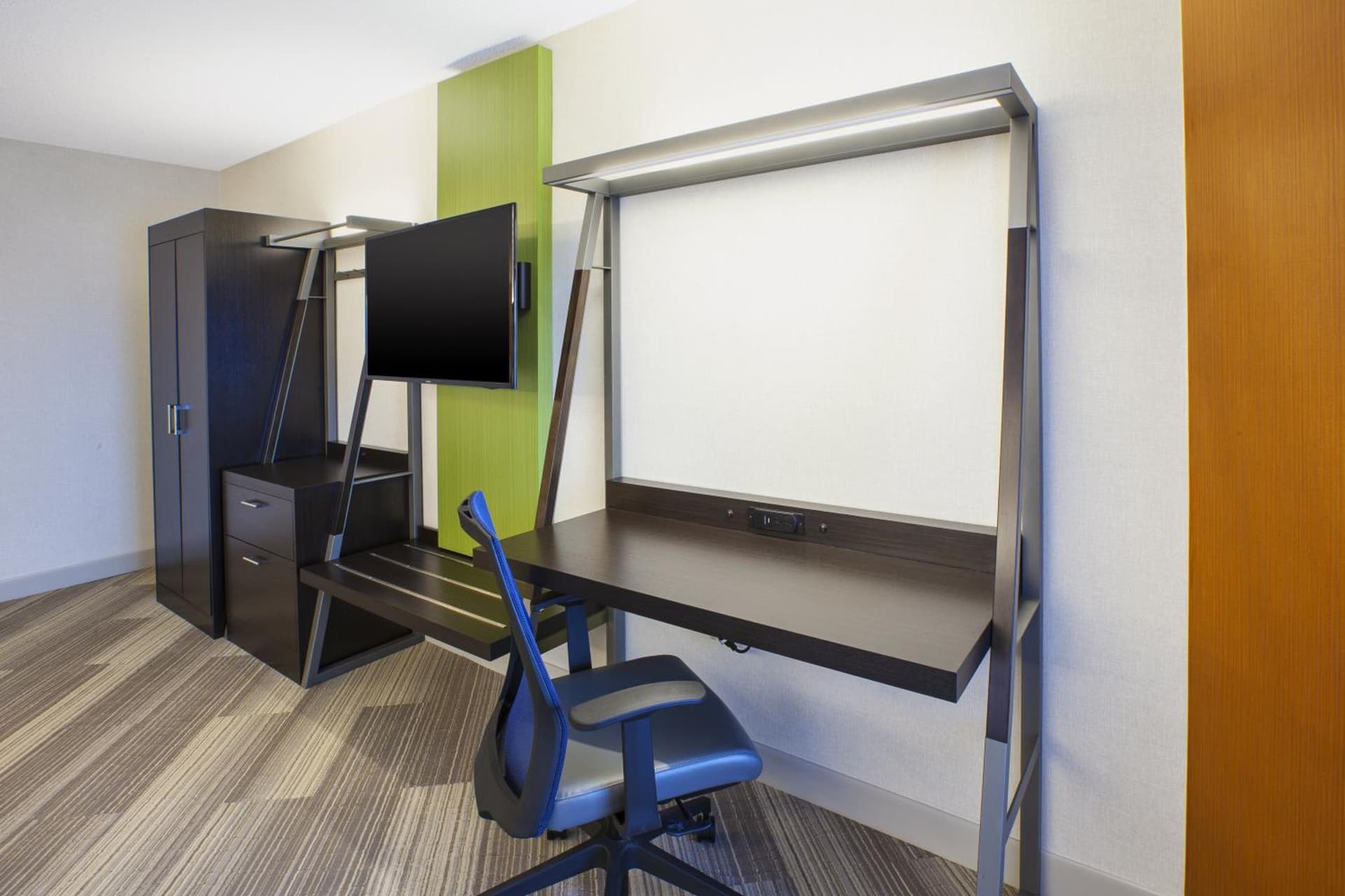 Holiday Inn Express & Suites Chicago-Midway Airport by IHG gallery photo in Bedford Park, IL — image 21