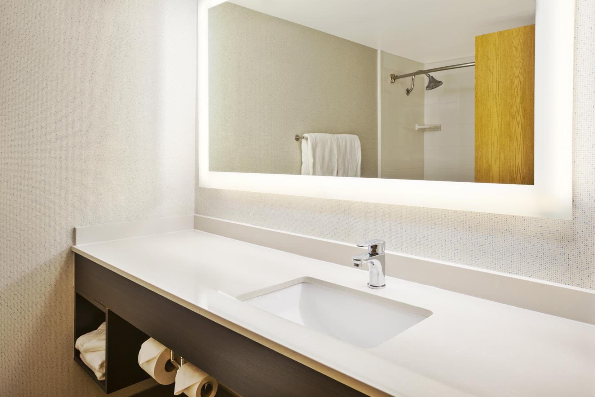 Holiday Inn Express & Suites Chicago-Midway Airport by IHG gallery photo in Bedford Park, IL — image 22
