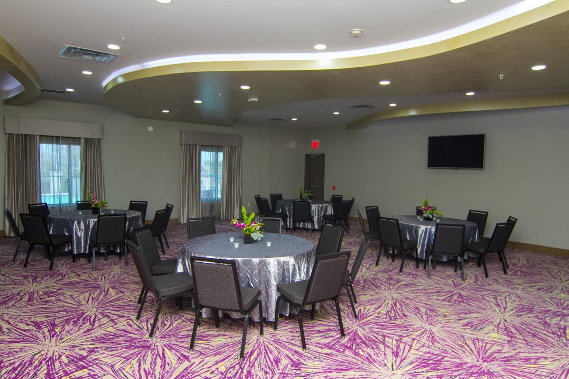 Holiday Inn Express & Suites Garland E - Lake Hubbard I30 by IHG gallery photo in Garland, TX — image 8