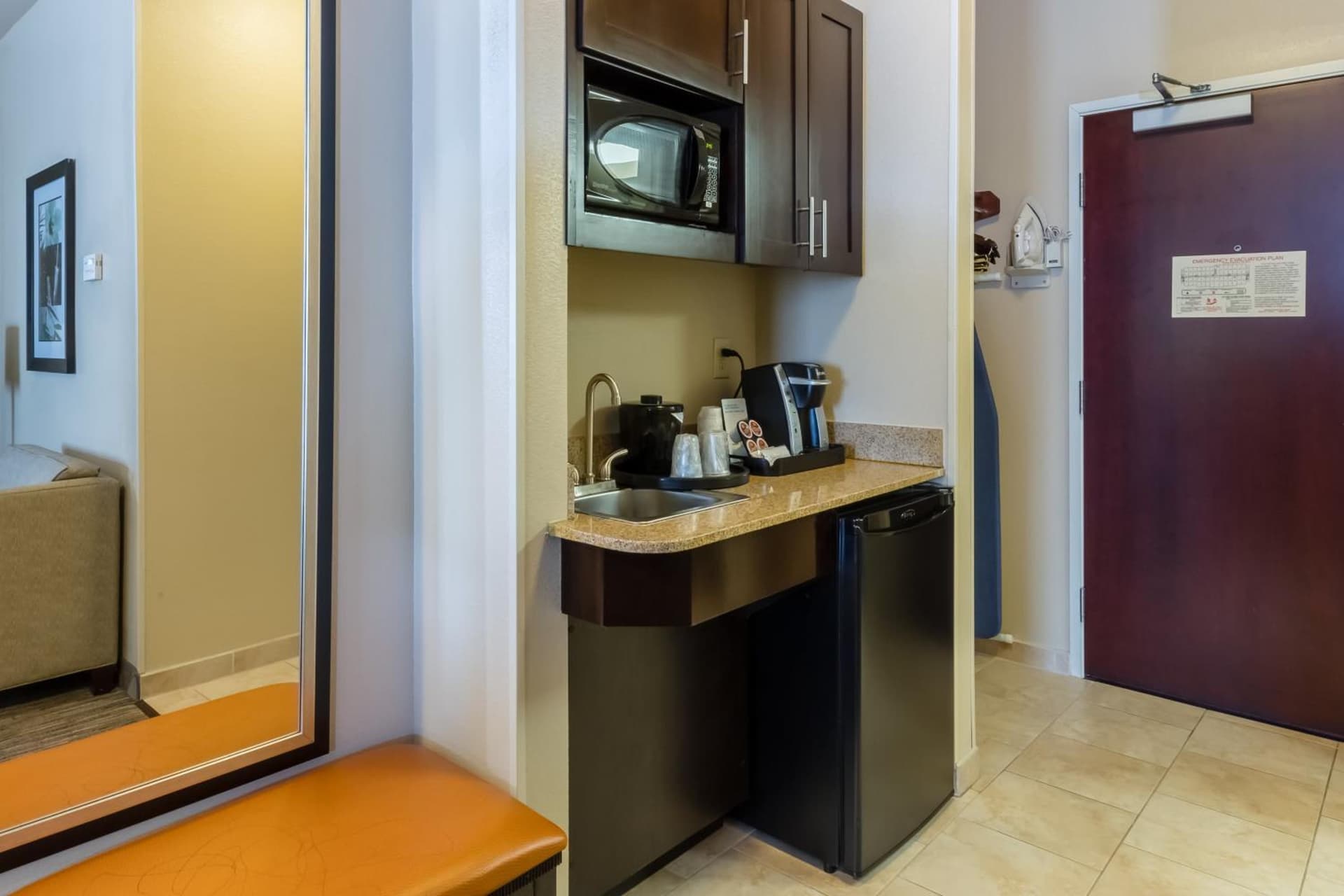 Holiday Inn Express Hotel & Suites Dallas West by IHG property views in Dallas, TX — gallery photo 3