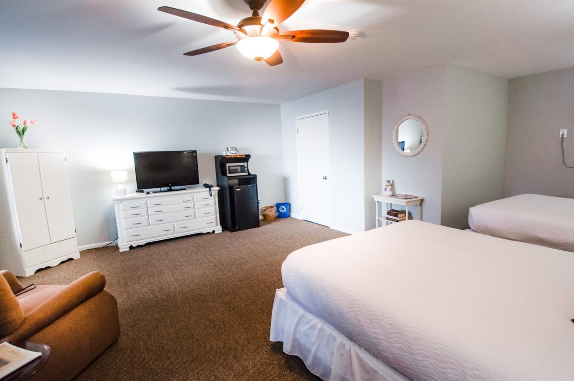 East Shore Lodging gallery photo in Hawley, PA — image 49
