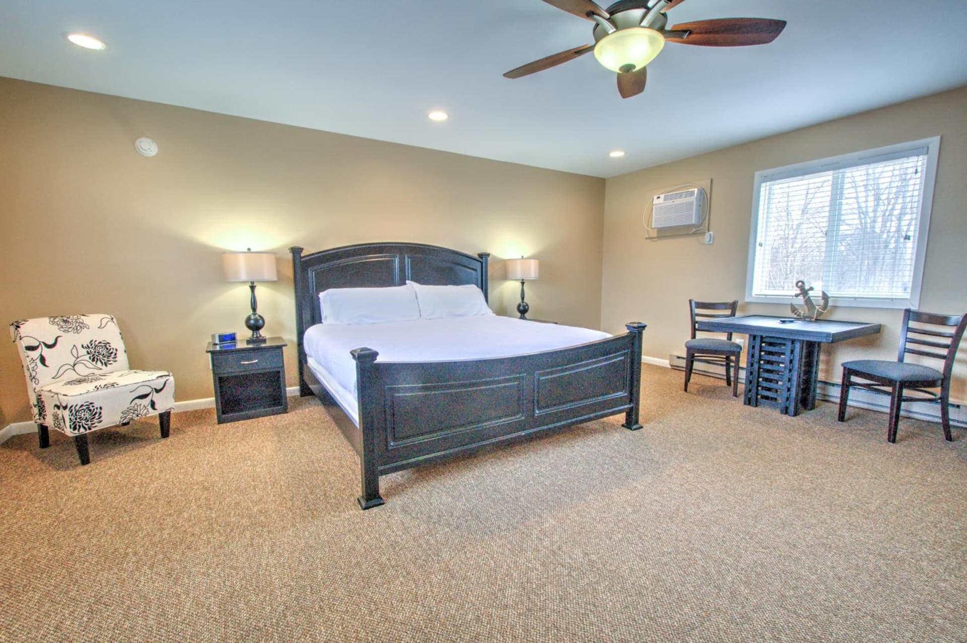 East Shore Lodging gallery photo in Hawley, PA — image 47