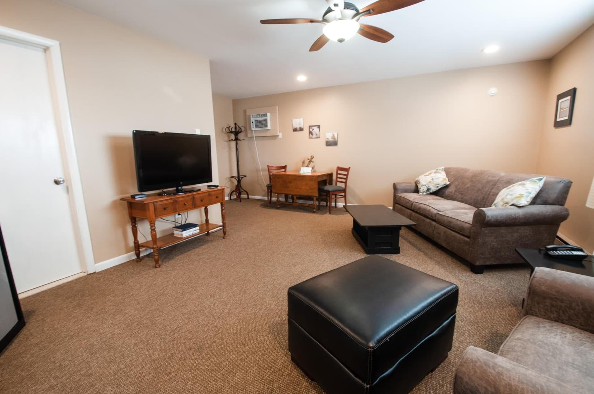 East Shore Lodging gallery photo in Hawley, PA — image 26