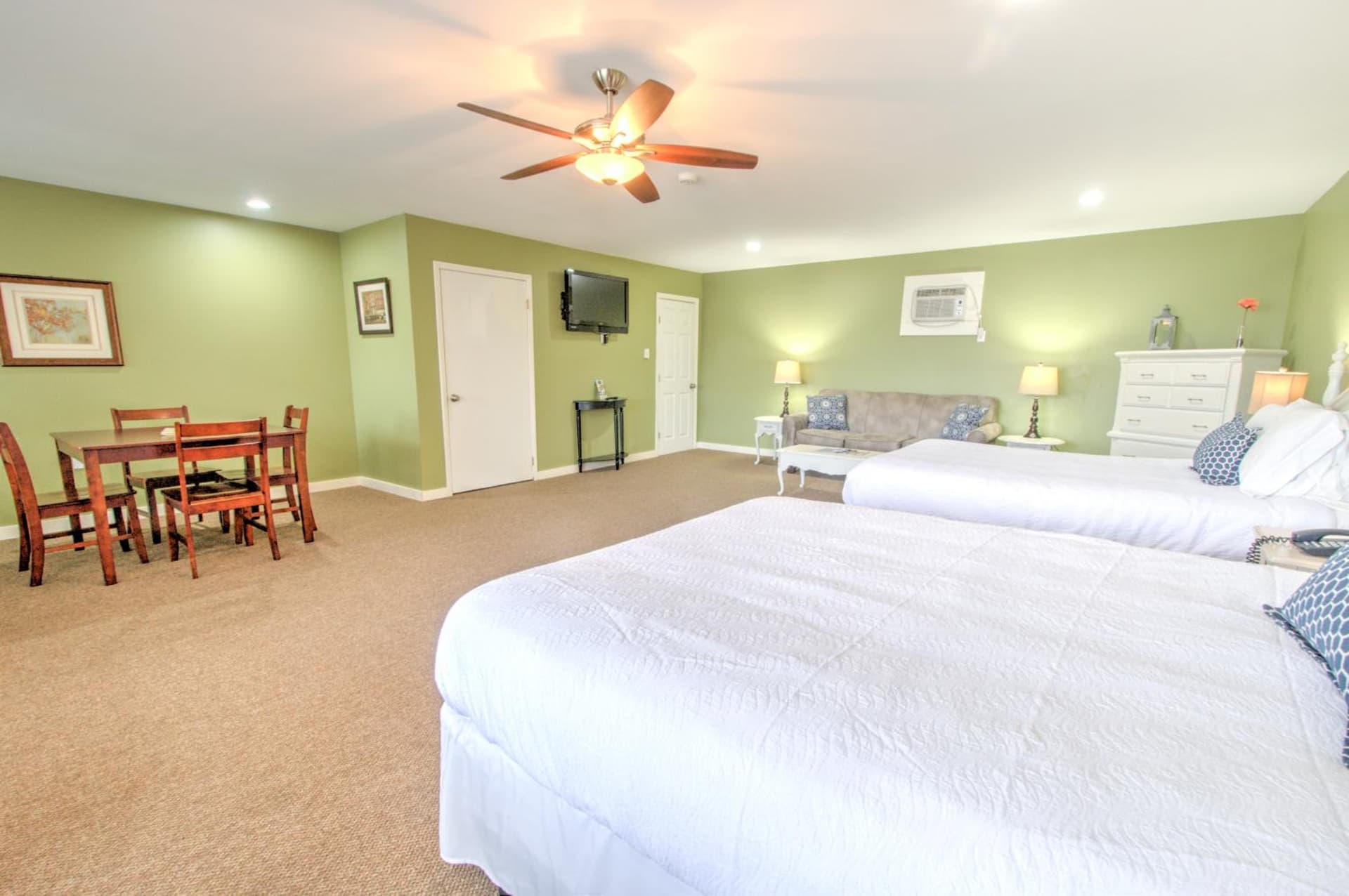 East Shore Lodging gallery photo in Hawley, PA — image 64