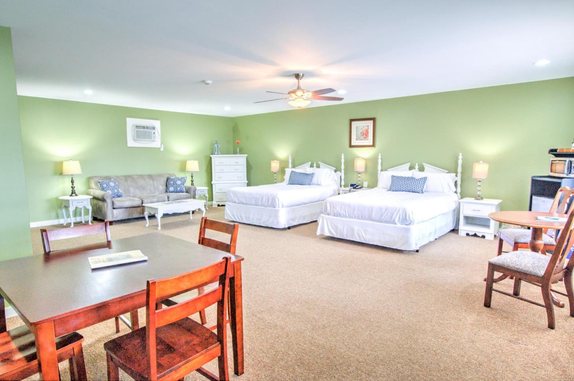 East Shore Lodging gallery photo in Hawley, PA — image 32