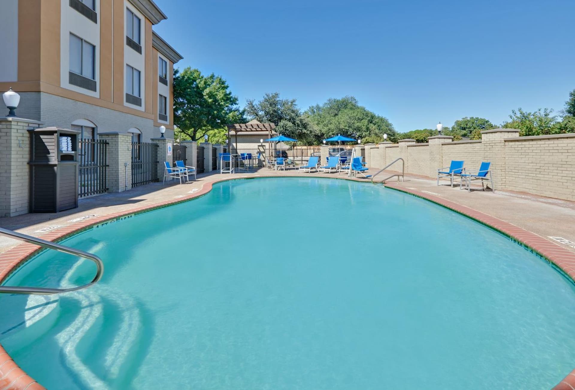 Holiday Inn Express & Suites Dallas - Duncanville by IHG gallery photo in Duncanville, TX — image 10
