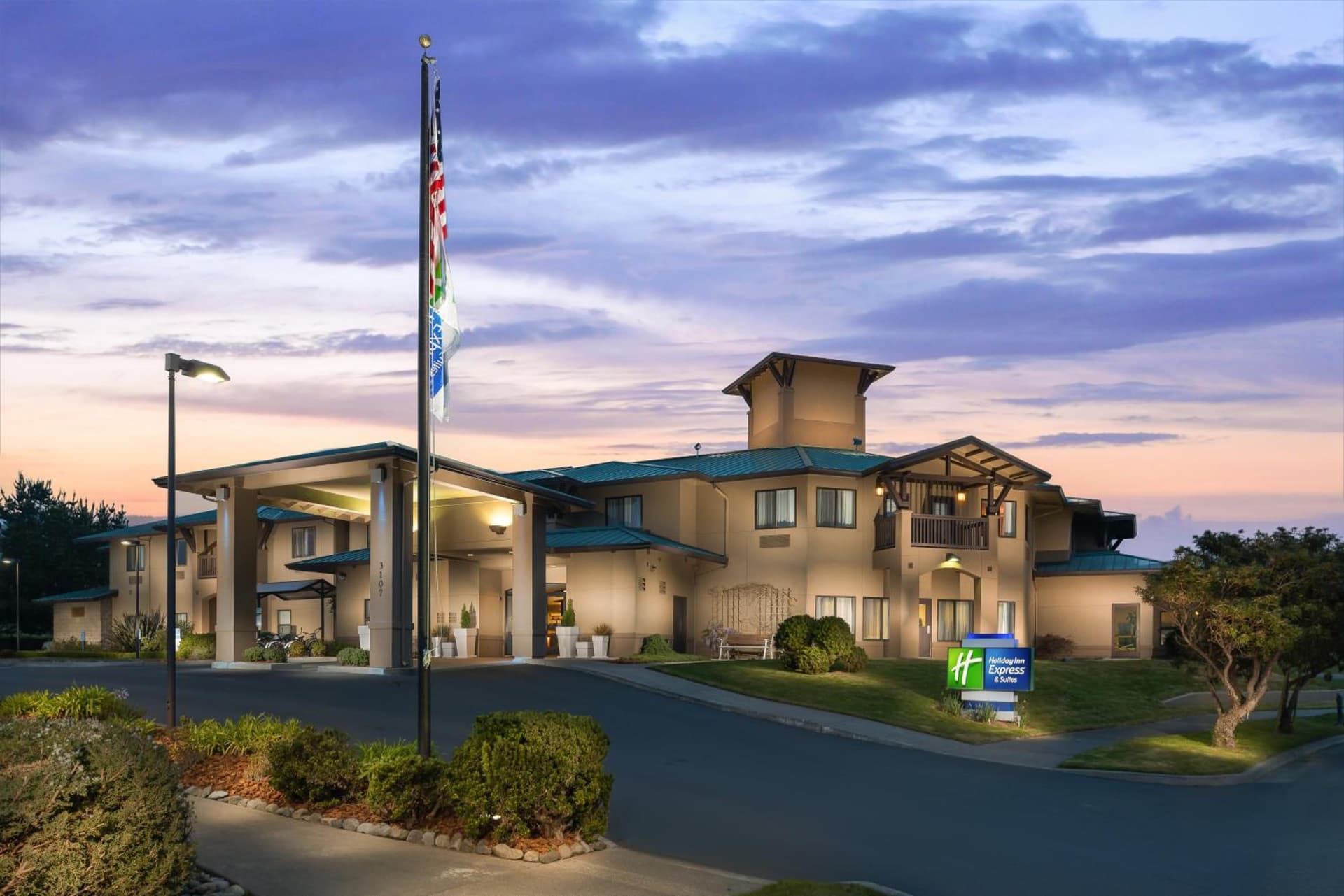 Holiday Inn Express Hotel & Suites Arcata/Eureka-Airport Area by IHG featured exterior or lobby in McKinleyville, CA — similar hotel