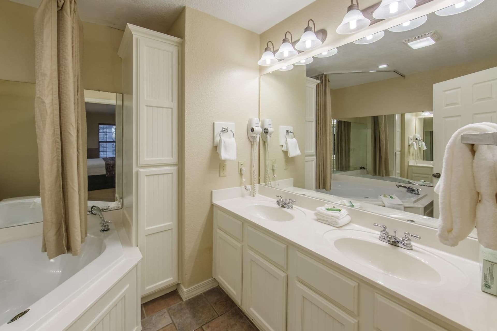 Holiday Inn Club Vacations Villages Resort at Lake Palestine property views in Flint, TX — gallery photo 3