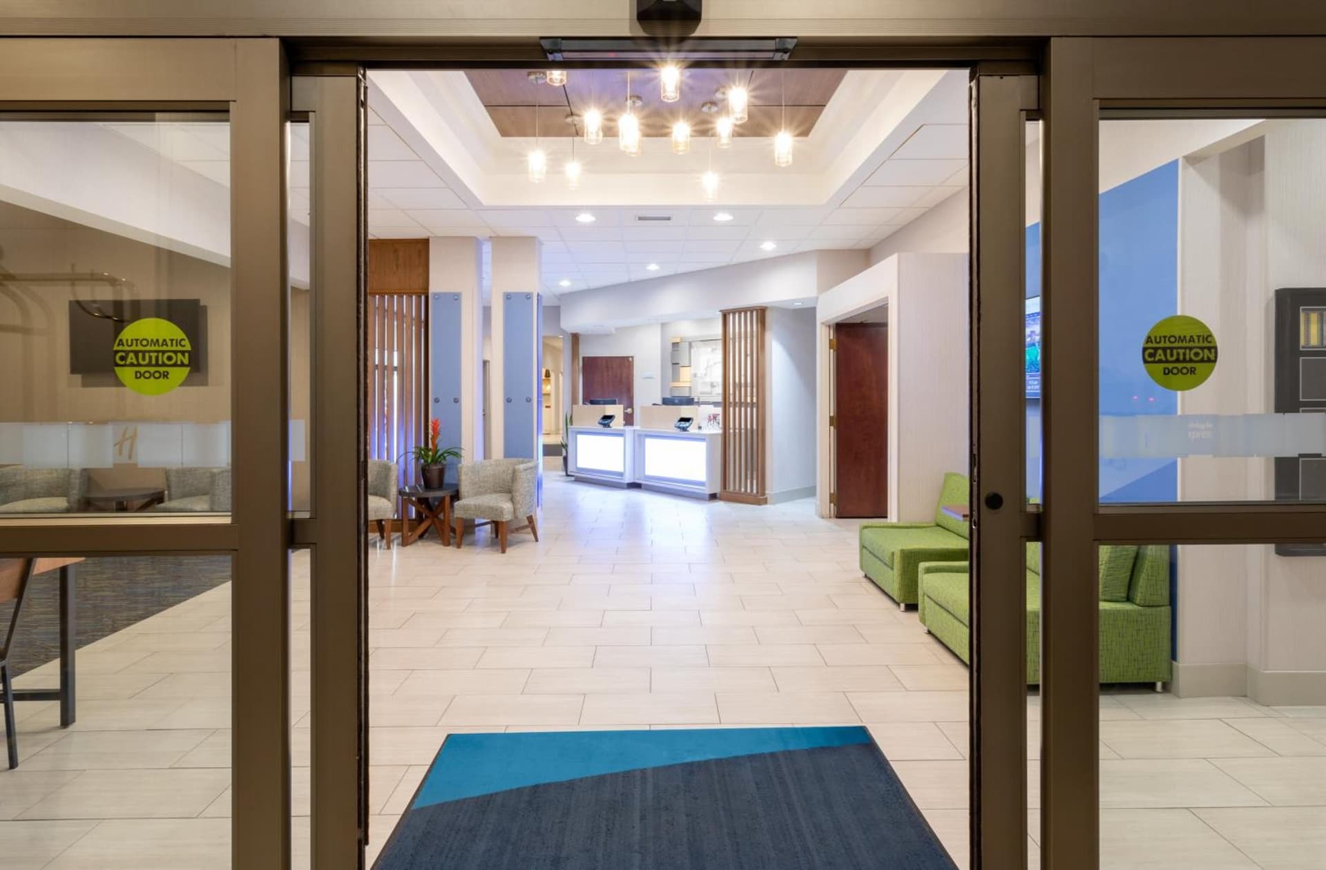 Holiday Inn Express Hotel & Suites Minneapolis-Downtown Convention Center by IHG interior in Minneapolis, MN — gallery photo 2