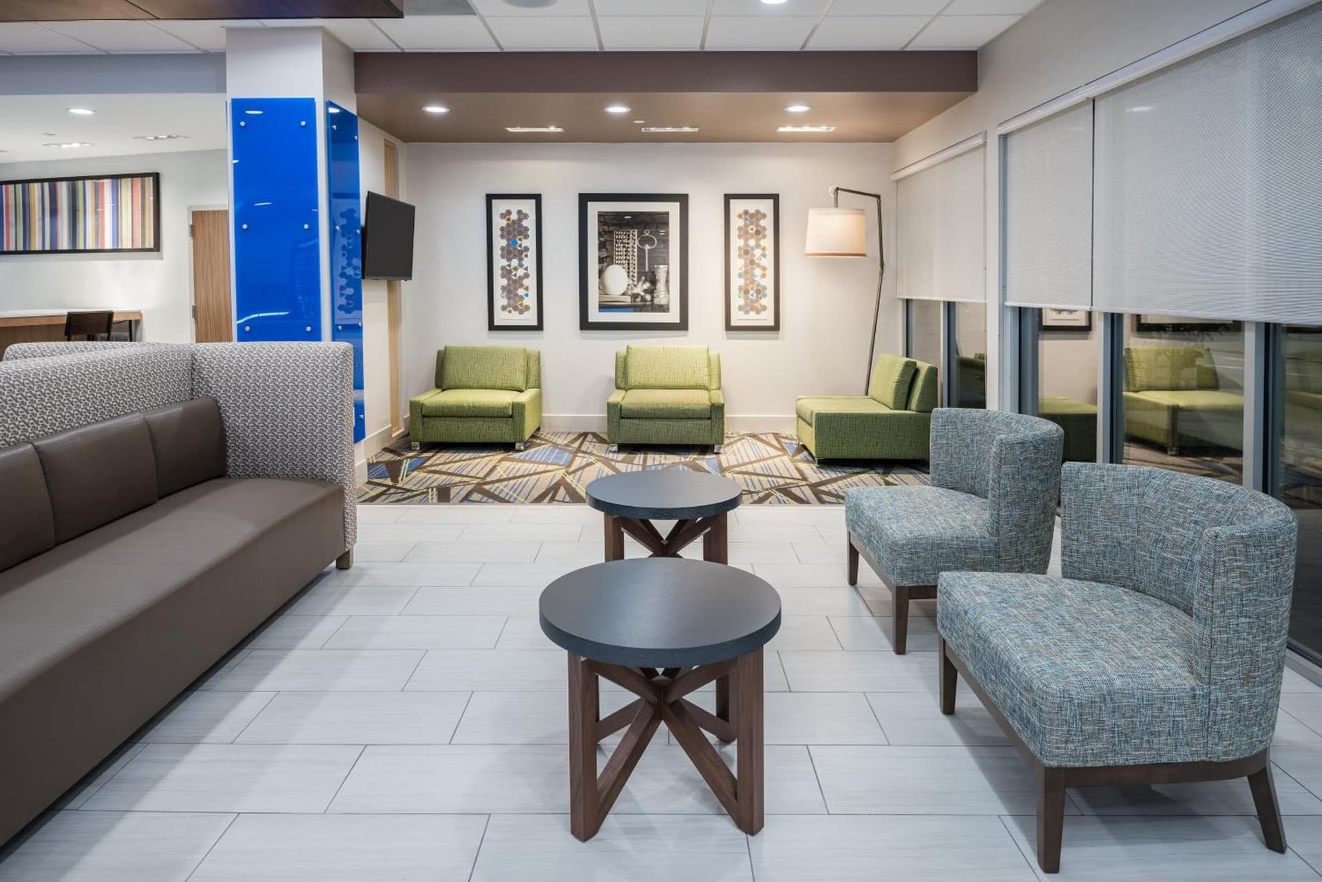 Holiday Inn Express & Suites- Sugar Land SE - Missouri City by IHG interior in Missouri City, TX — gallery photo 2