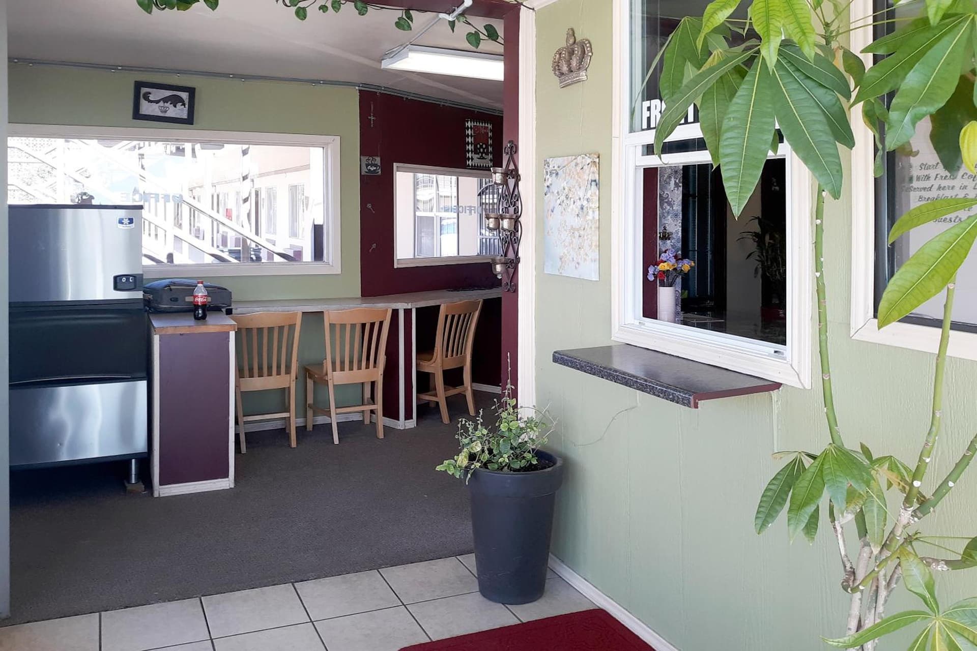 OYO Hotel Kings at Clovis interior in Clovis, NM — gallery photo 2