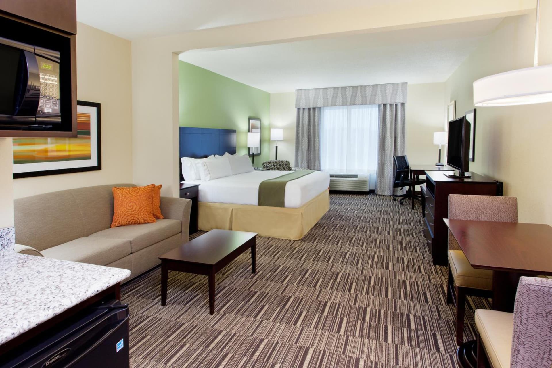 Holiday Inn Express Hotel & Suites Huntsville West - Research Park by IHG gallery photo in Huntsville, AL — image 6