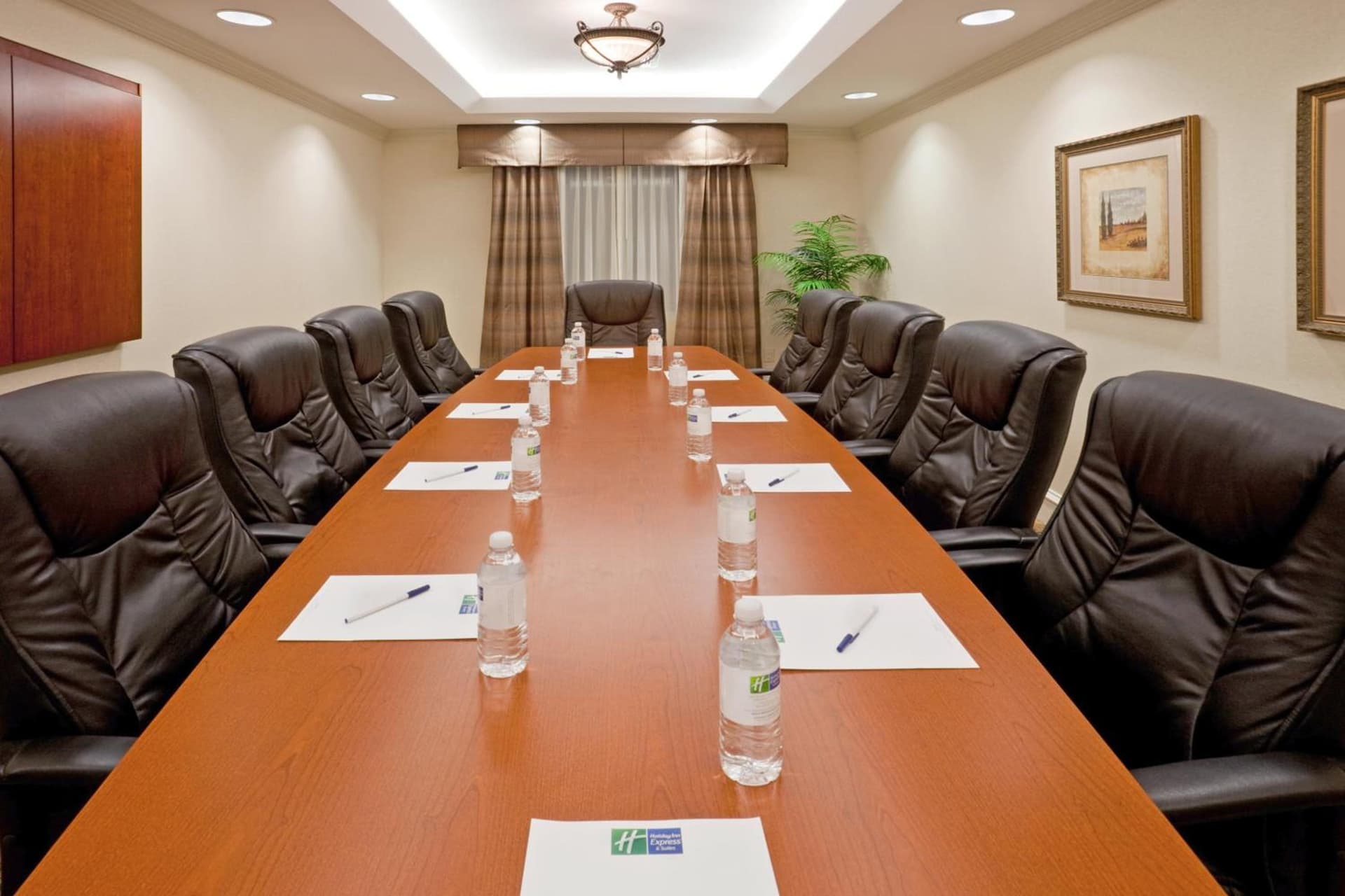 Holiday Inn Express & Suites Waxahachie by IHG gallery photo in Waxahachie, TX — image 24