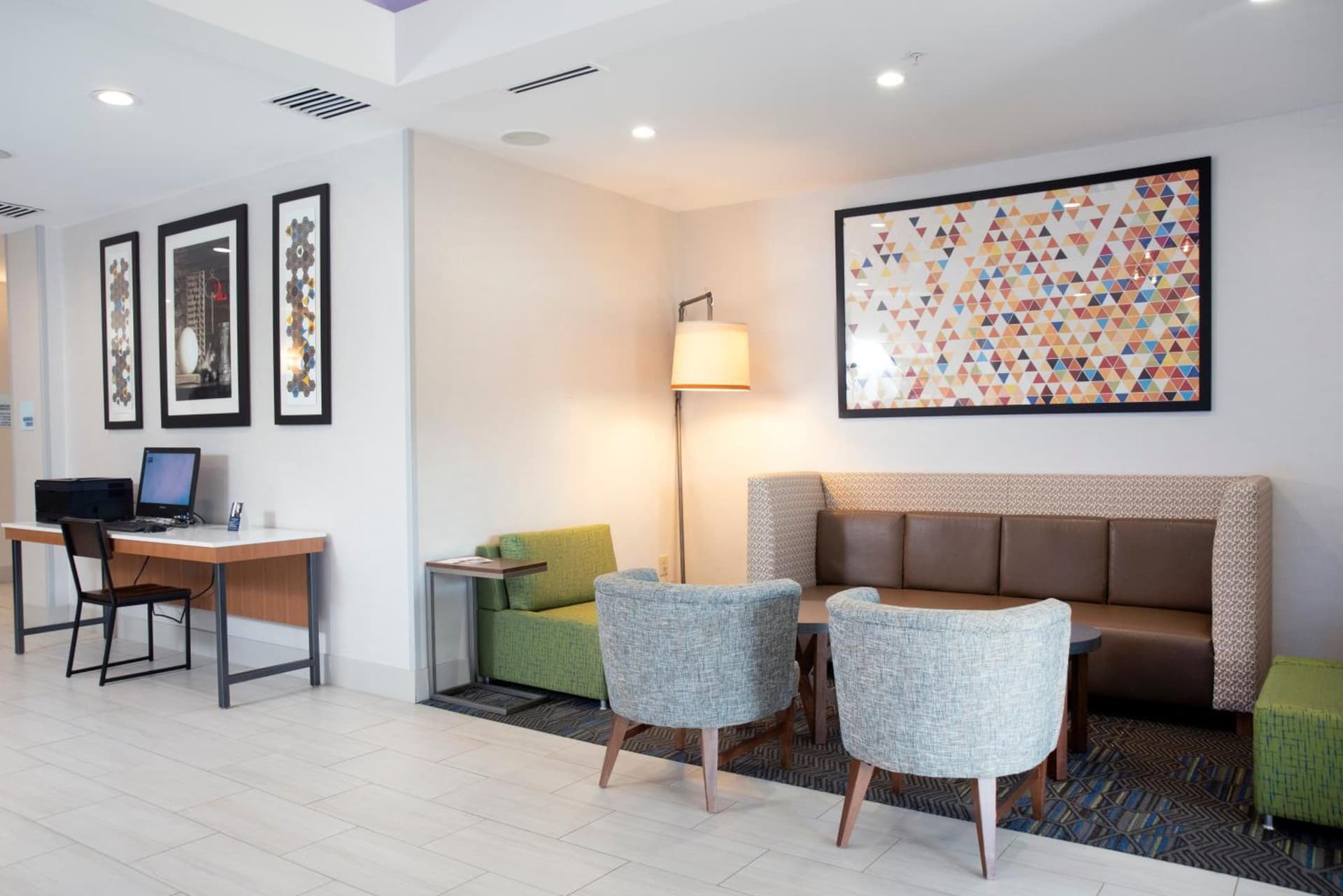 Holiday Inn Express Hotel & Suites Chester by IHG interior in Chester, NY — gallery photo 2