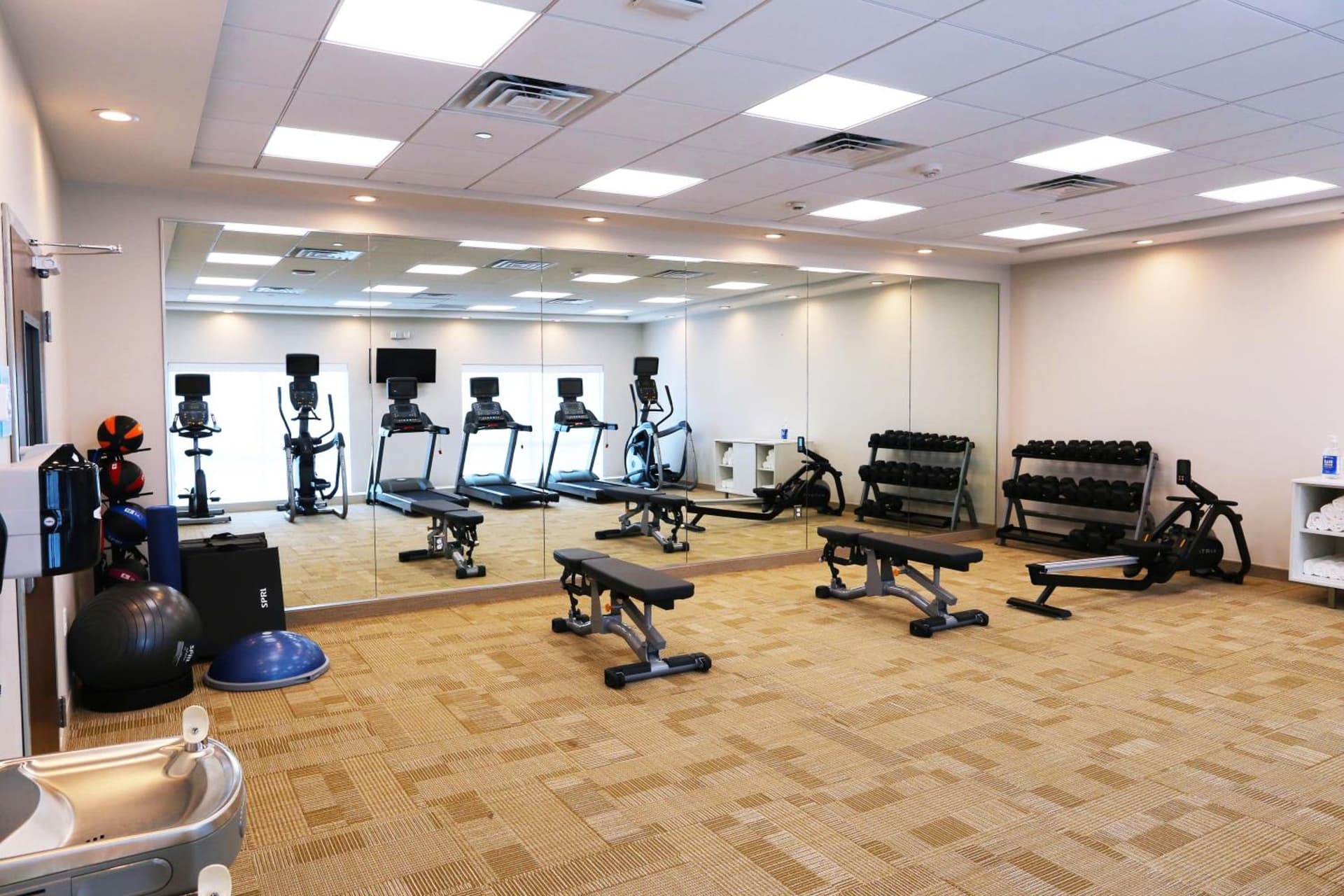 Holiday Inn Express & Suites - Houston IAH - Beltway 8 by IHG gallery photo in Houston, TX — image 14