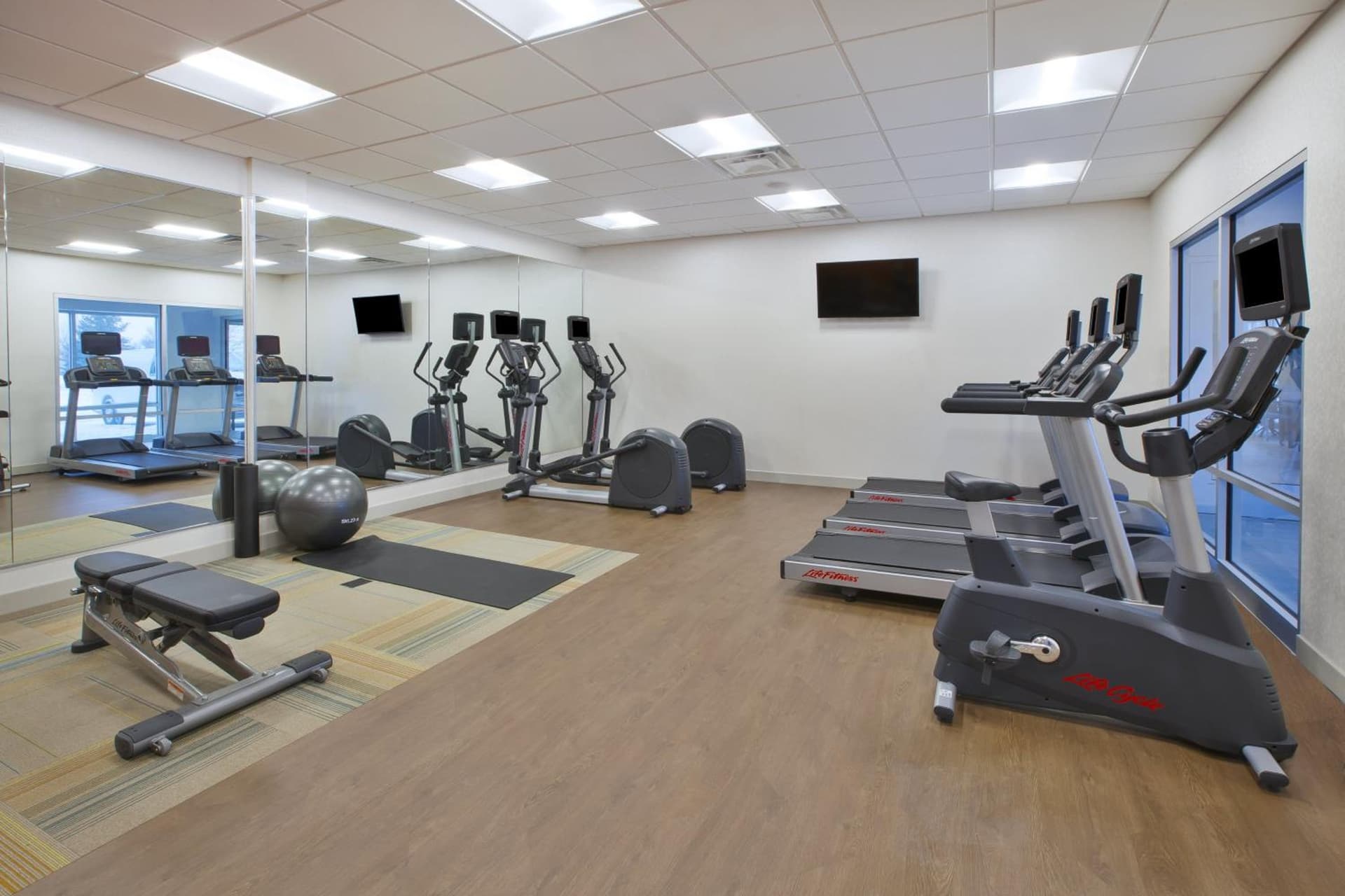 Holiday Inn Express - Auburn Hills South by IHG interior in Auburn Hills, MI — gallery photo 2