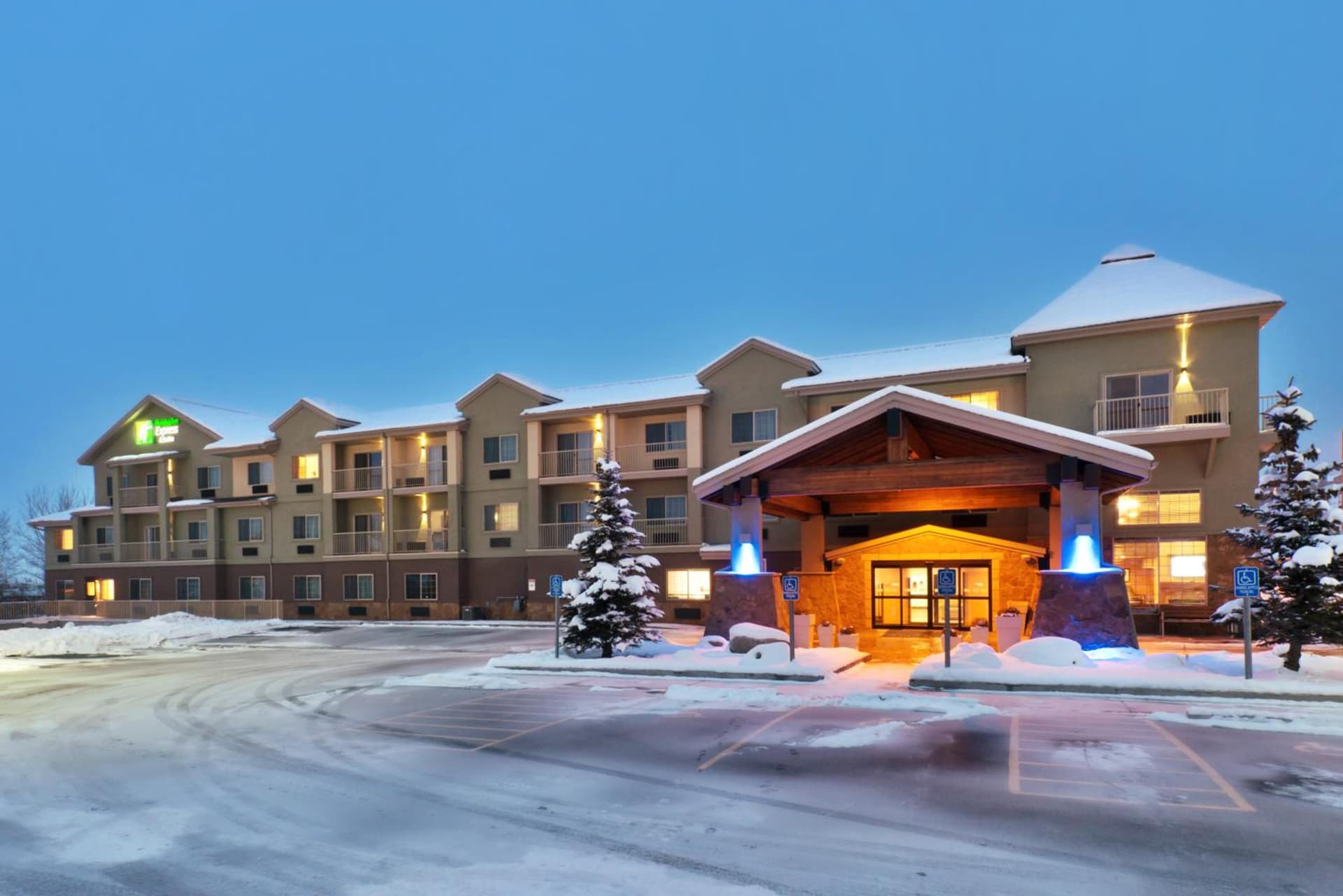 Holiday Inn Express Hotel & Suites Fraser Winter Park Area by IHG featured exterior or lobby in Fraser, CO — similar hotel