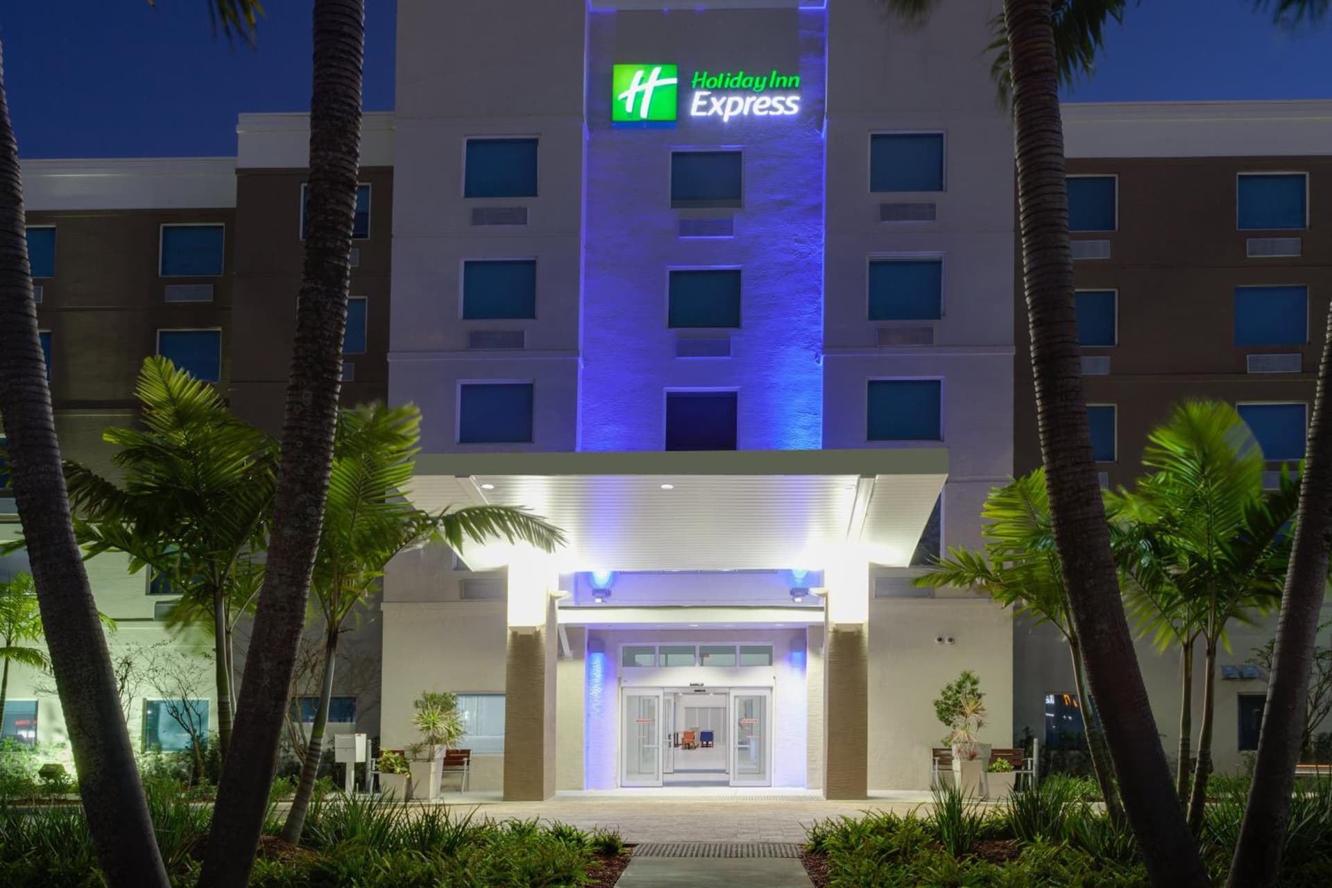 Holiday Inn Express Hotel & Suites Fort Lauderdale Airport/Cruise Port by IHG gallery photo in Fort Lauderdale, FL — image 32
