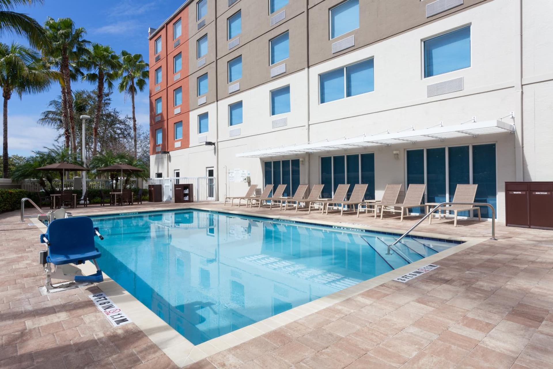 Holiday Inn Express Hotel & Suites Fort Lauderdale Airport/Cruise Port by IHG interior in Fort Lauderdale, FL — gallery photo 2