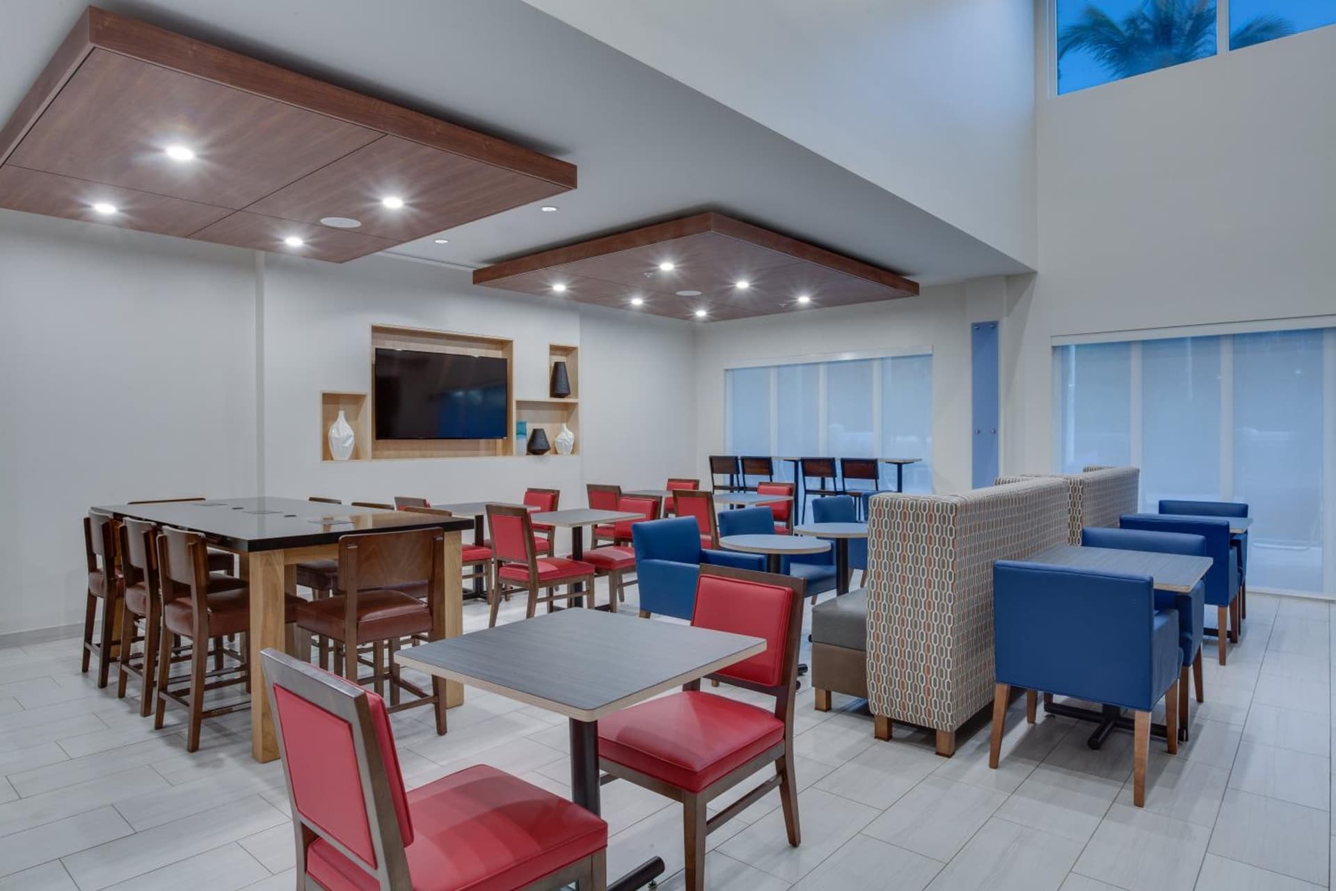 Holiday Inn Express Hotel & Suites Fort Lauderdale Airport/Cruise Port by IHG gallery photo in Fort Lauderdale, FL — image 18