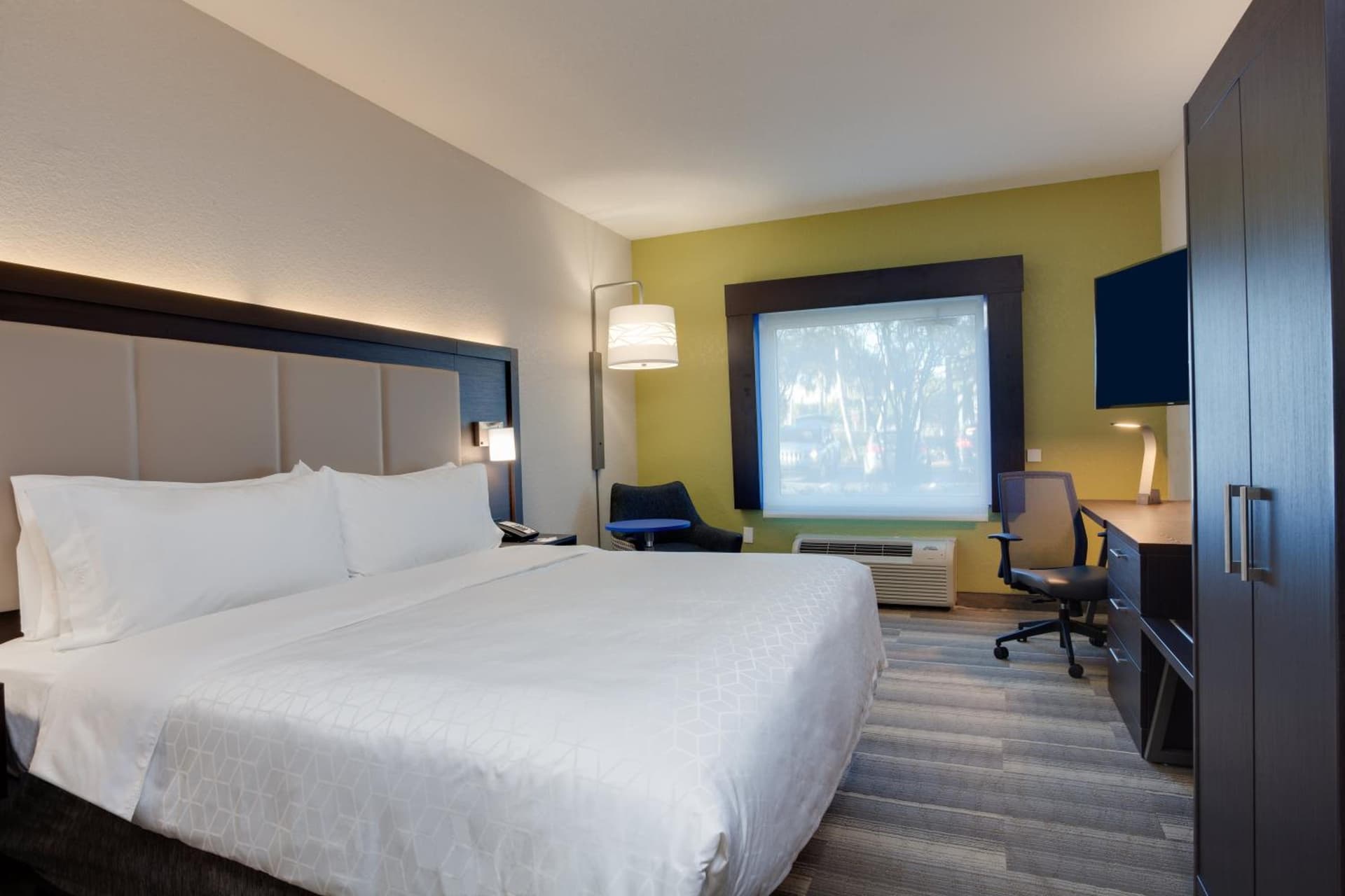 Holiday Inn Express Hotel & Suites Fort Lauderdale Airport/Cruise Port by IHG interior in Fort Lauderdale, FL — gallery photo 2