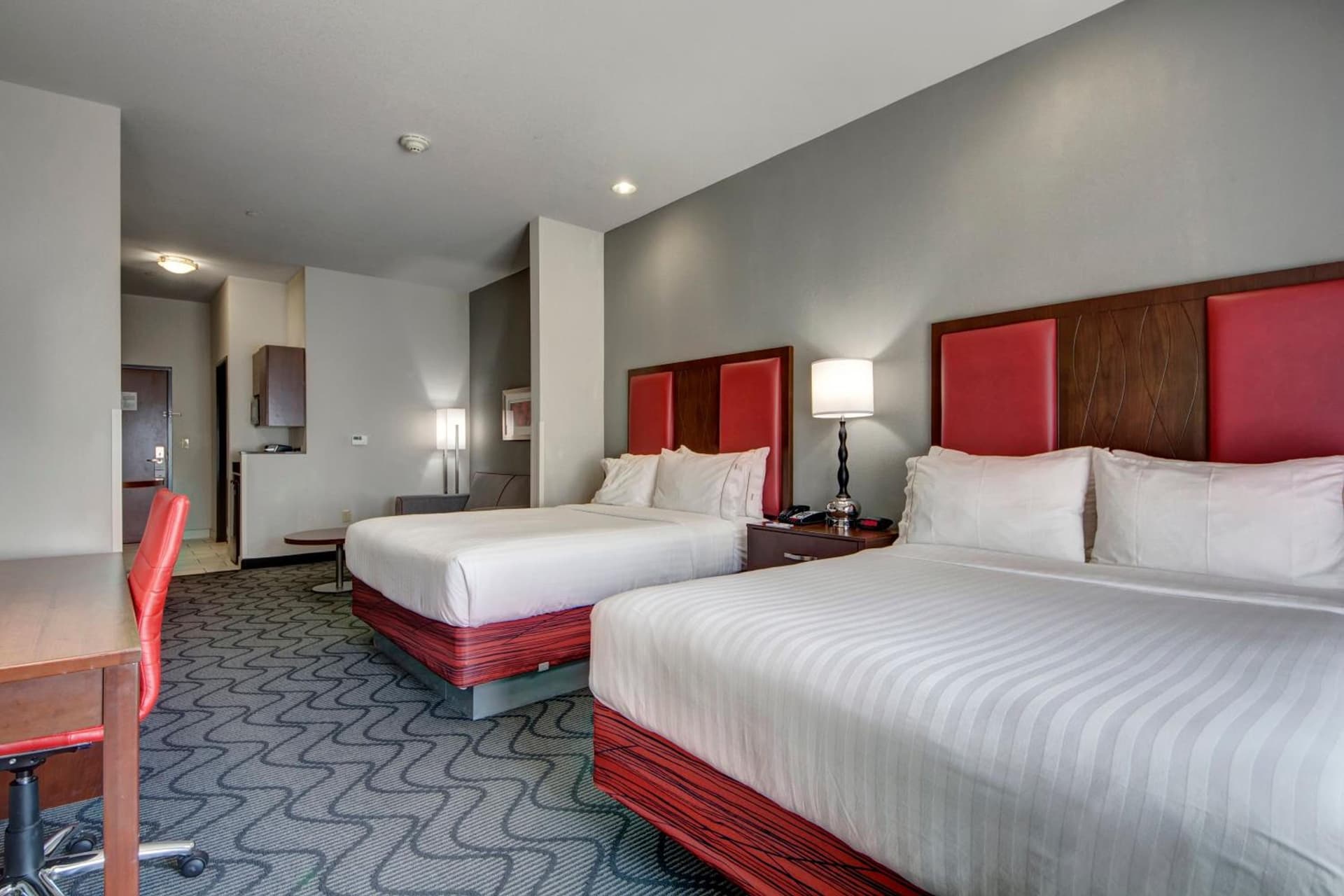 Holiday Inn Express and Suites Oklahoma City North by IHG interior in Oklahoma City, OK — gallery photo 2