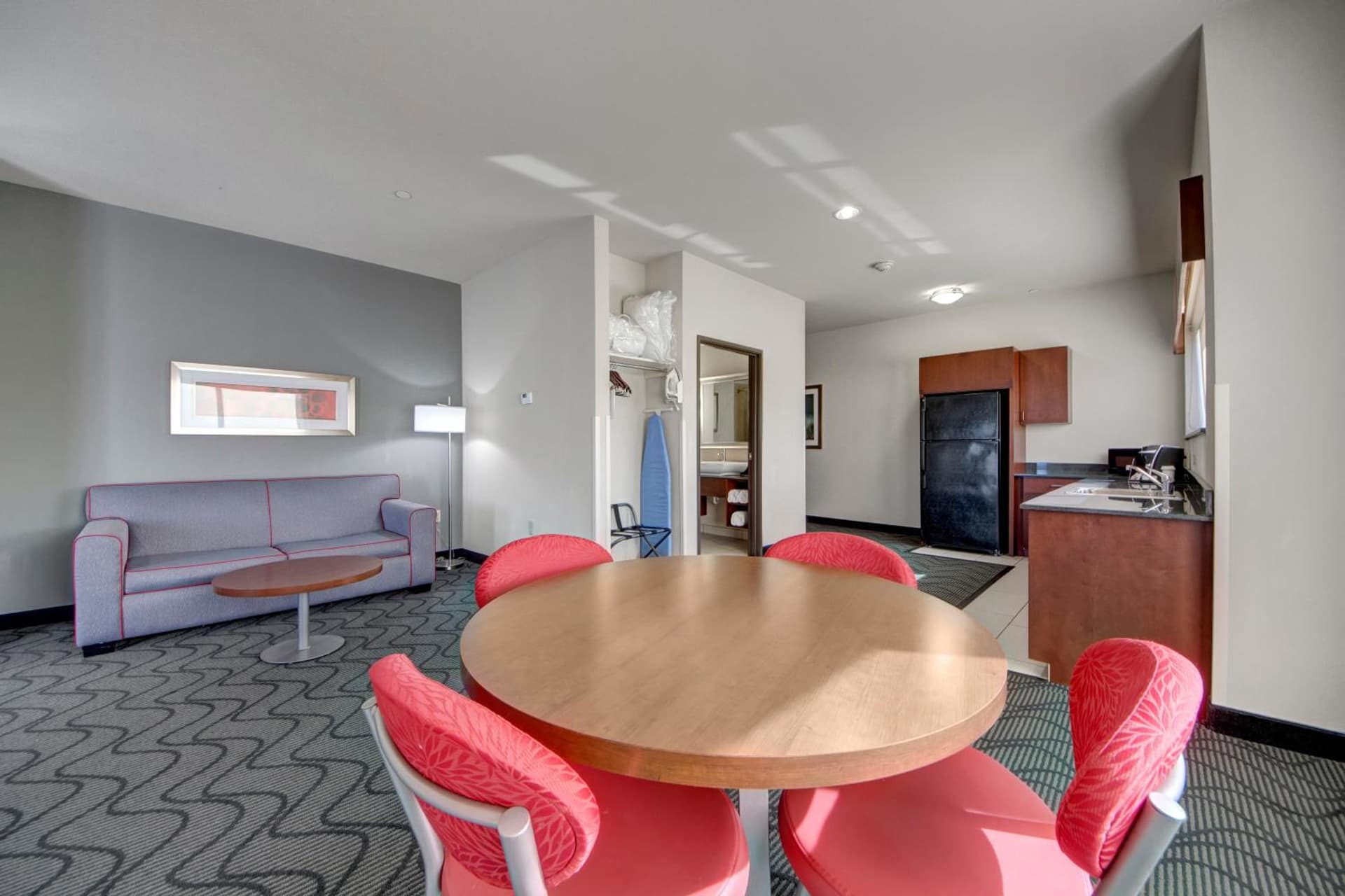 Holiday Inn Express and Suites Oklahoma City North by IHG gallery photo in Oklahoma City, OK — image 29