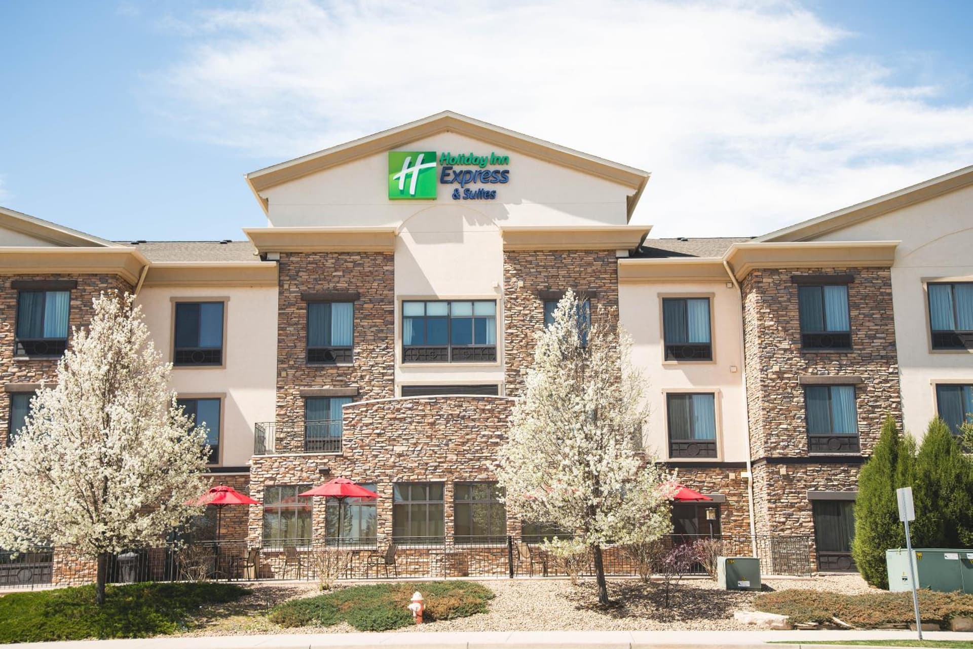 Holiday Inn Express Hotel & Suites Loveland by IHG property views in Loveland, CO — gallery photo 3