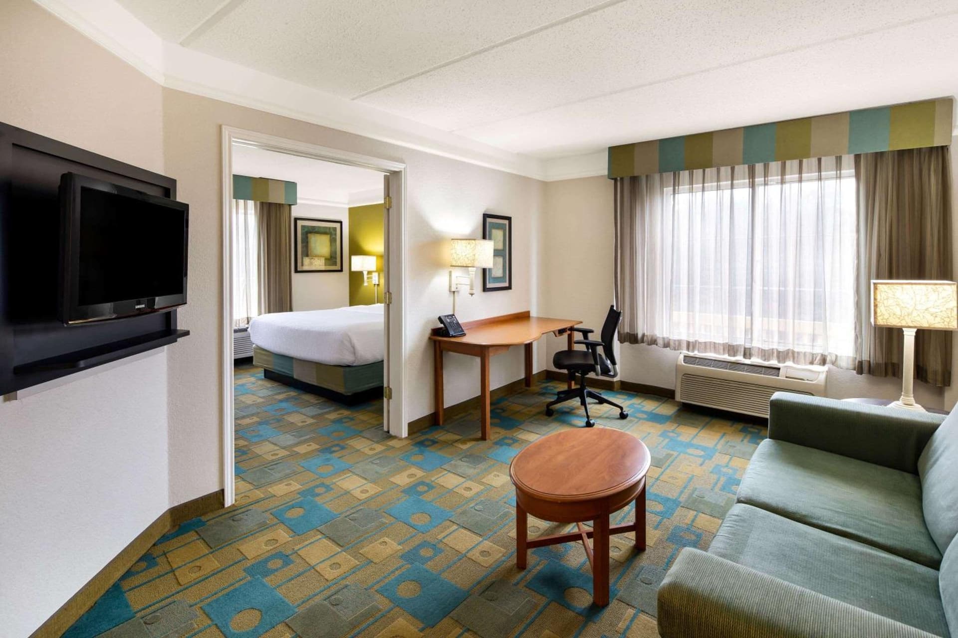 La Quinta by Wyndham Haywood Mall-Near Greenville Downtown interior in Greenville, SC — gallery photo 2