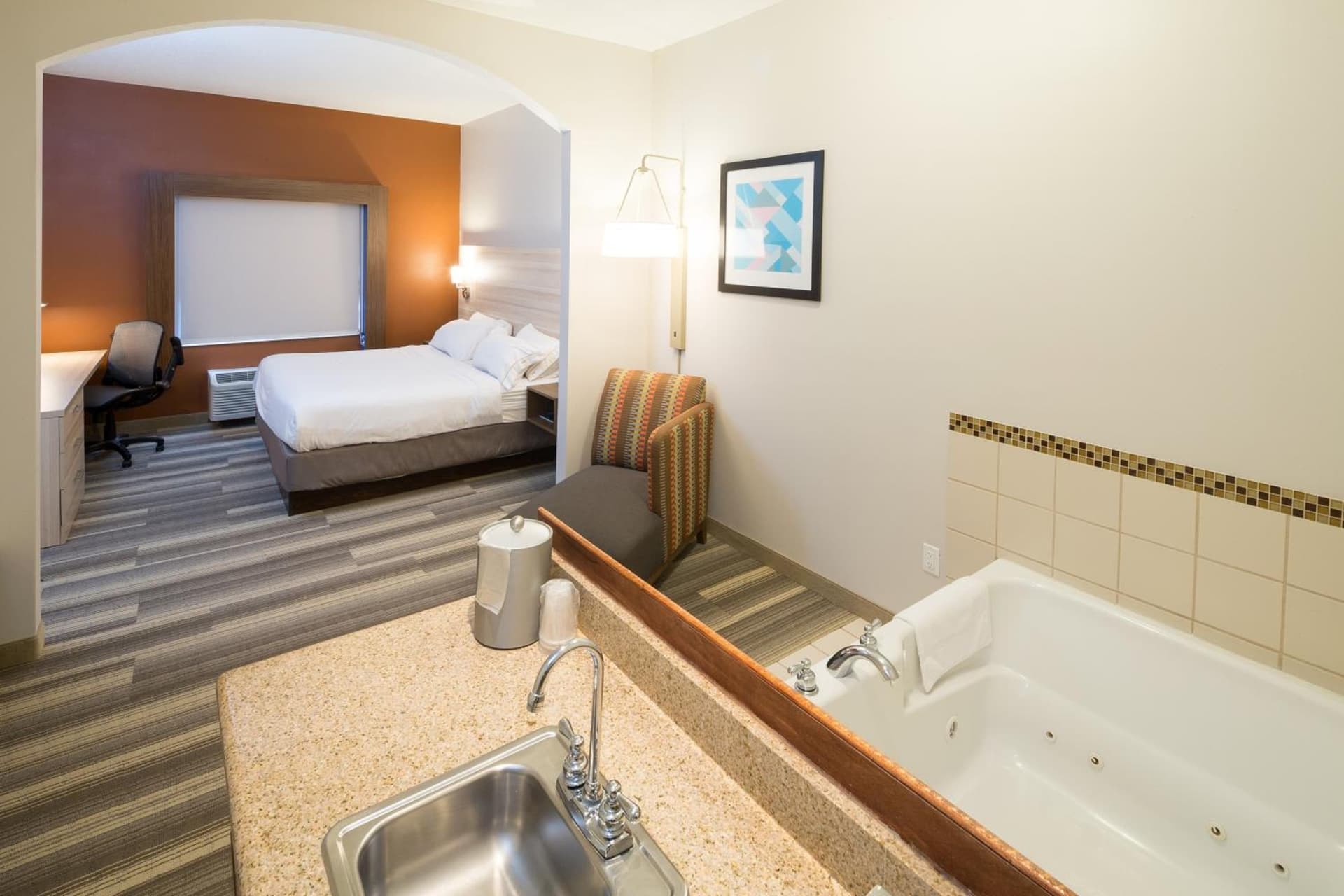 Holiday Inn Express Hotel & Suites Grand Blanc by IHG gallery photo in Grand Blanc, MI — image 16