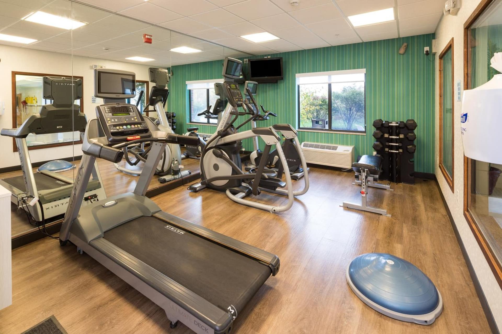 Holiday Inn Express Hotel & Suites Grand Blanc by IHG gallery photo in Grand Blanc, MI — image 24