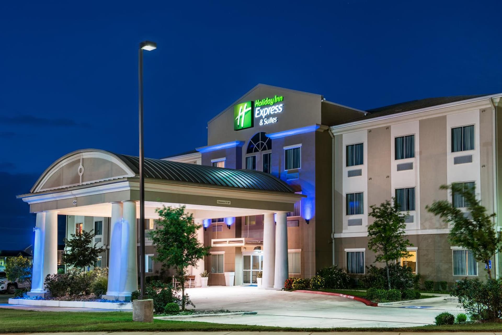 Holiday Inn Express & Suites Cotulla by IHG property views in Cotulla, TX — gallery photo 3