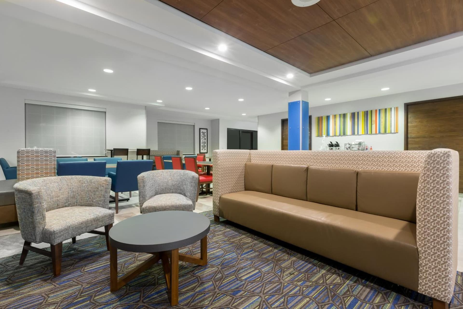 Holiday Inn Express Hotel & Suites Eugene Downtown - University by IHG interior in Eugene, OR — gallery photo 2