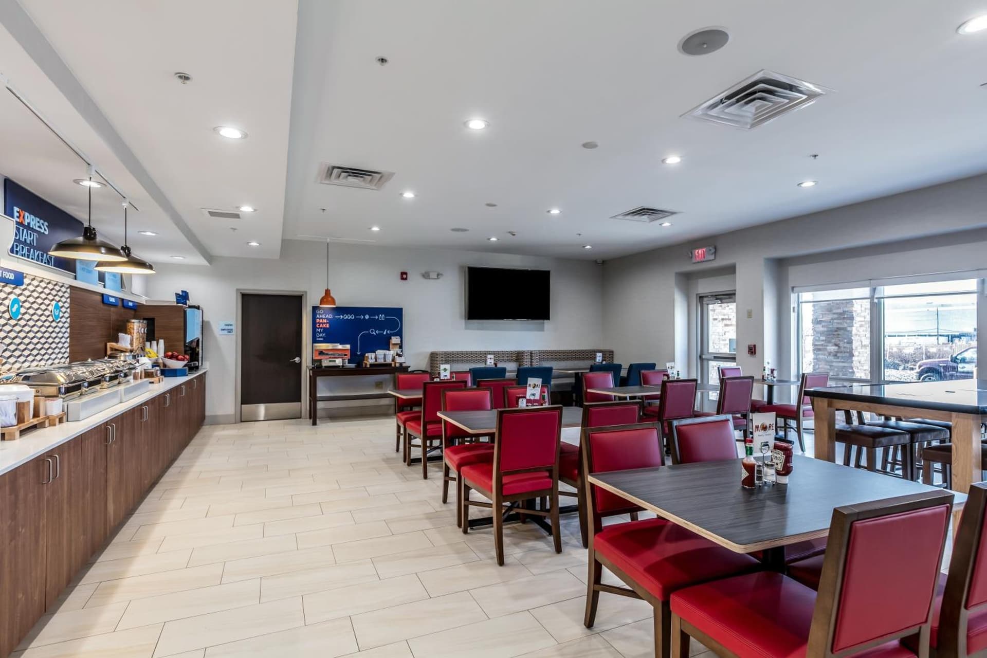 Holiday Inn Express & Suites Jersey City North - Hoboken by IHG gallery photo in Jersey City, NJ — image 24
