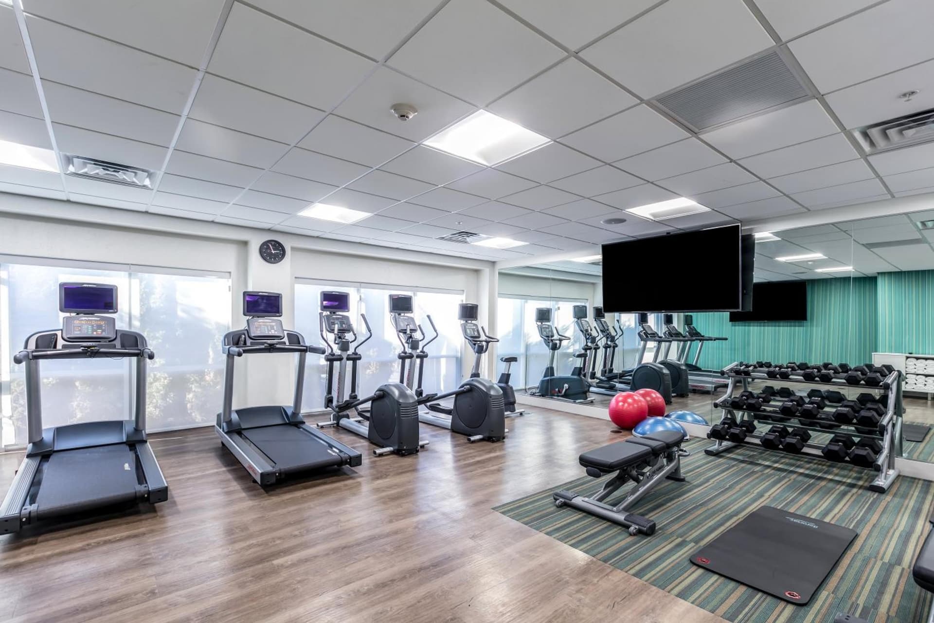 Holiday Inn Express & Suites Jersey City North - Hoboken by IHG gallery photo in Jersey City, NJ — image 14
