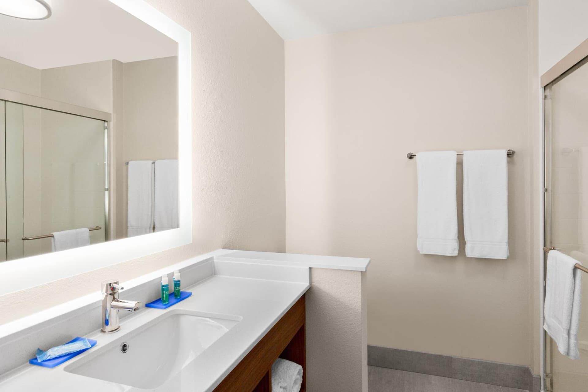 Holiday Inn Express & Suites - Union Gap - Yakima Area by IHG property views in Union Gap, WA — gallery photo 3
