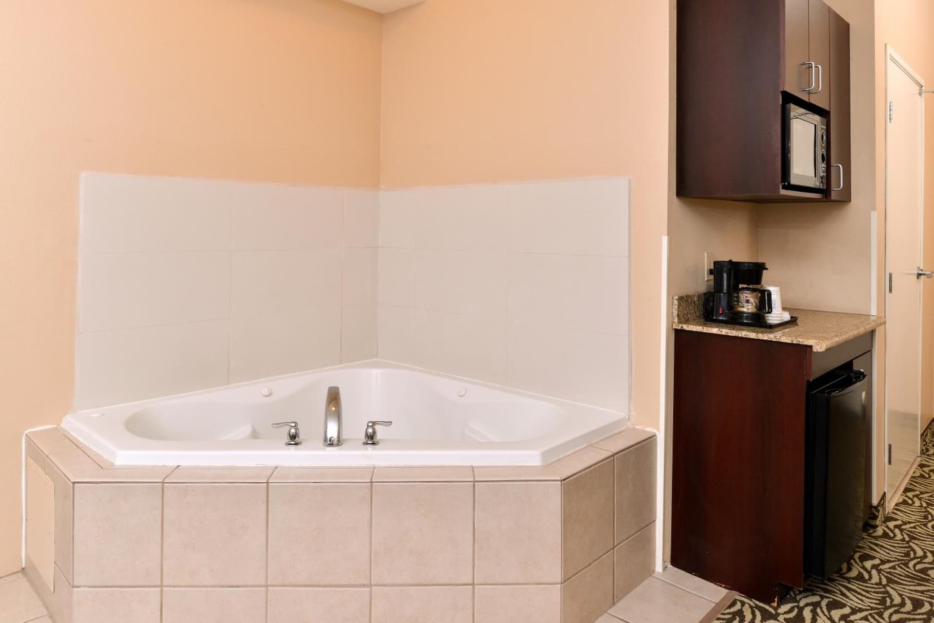 Holiday Inn Express Fresno River Park Highway 41 by IHG gallery photo in Fresno, CA — image 32
