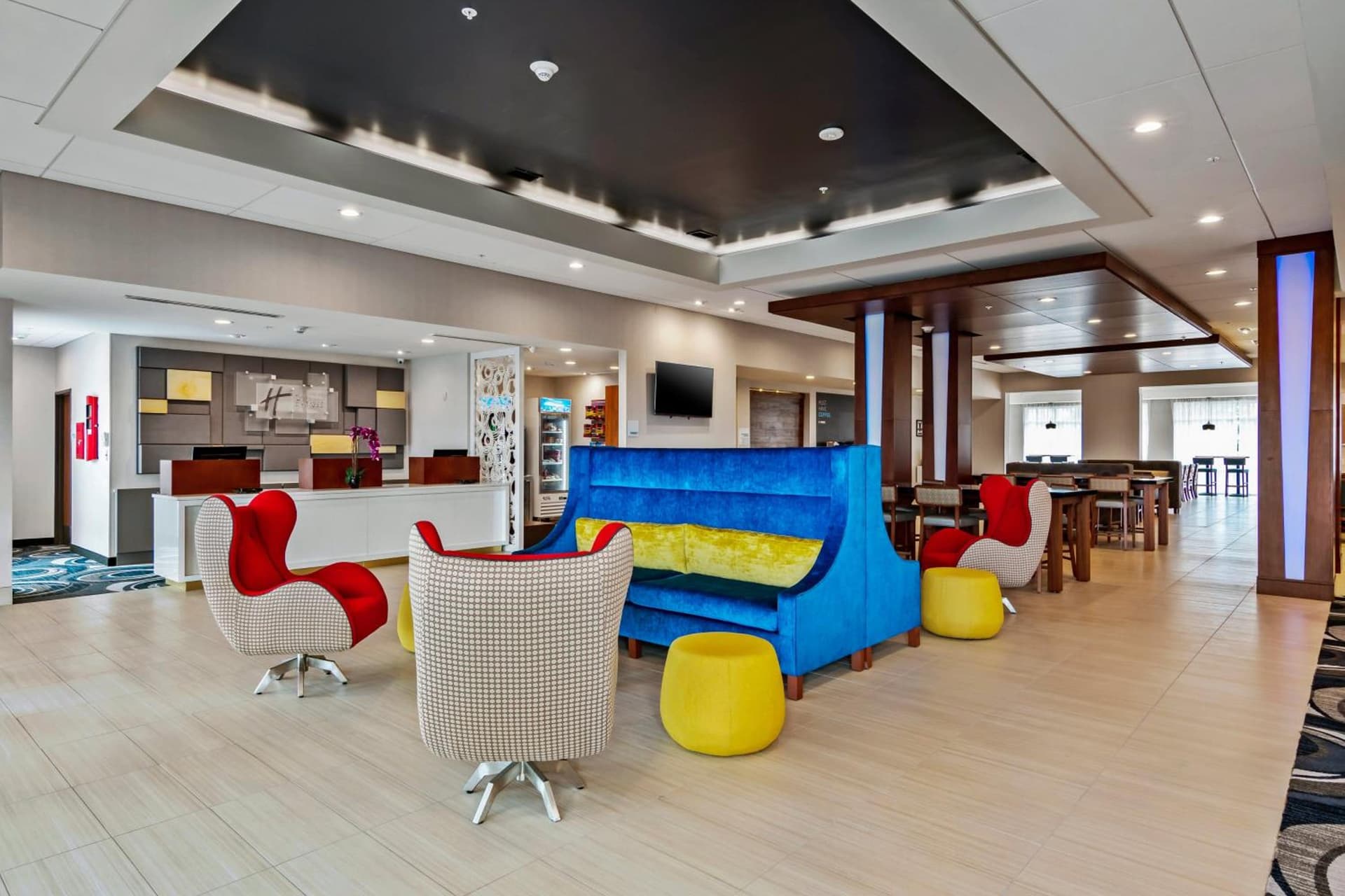 Holiday Inn Express & Suites Orlando- Lake Buena Vista by IHG interior in Orlando, FL — gallery photo 2