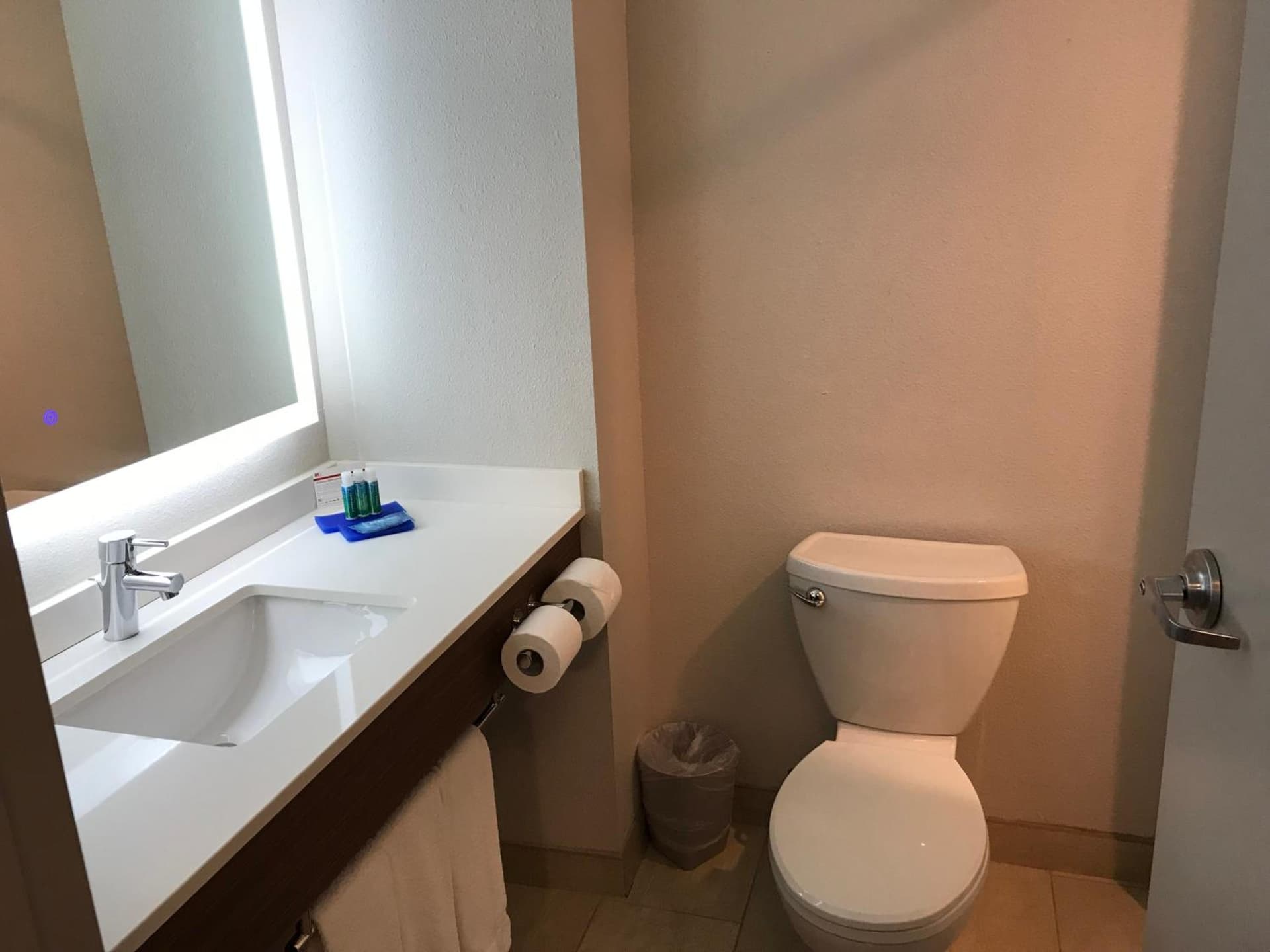 Holiday Inn Express Orlando - South Davenport by IHG interior in Davenport, FL — gallery photo 2