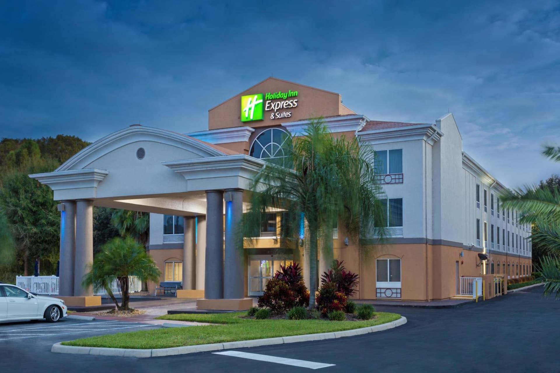 Holiday Inn Express & Suites Tavares by IHG featured exterior or lobby in Tavares, FL — similar hotel